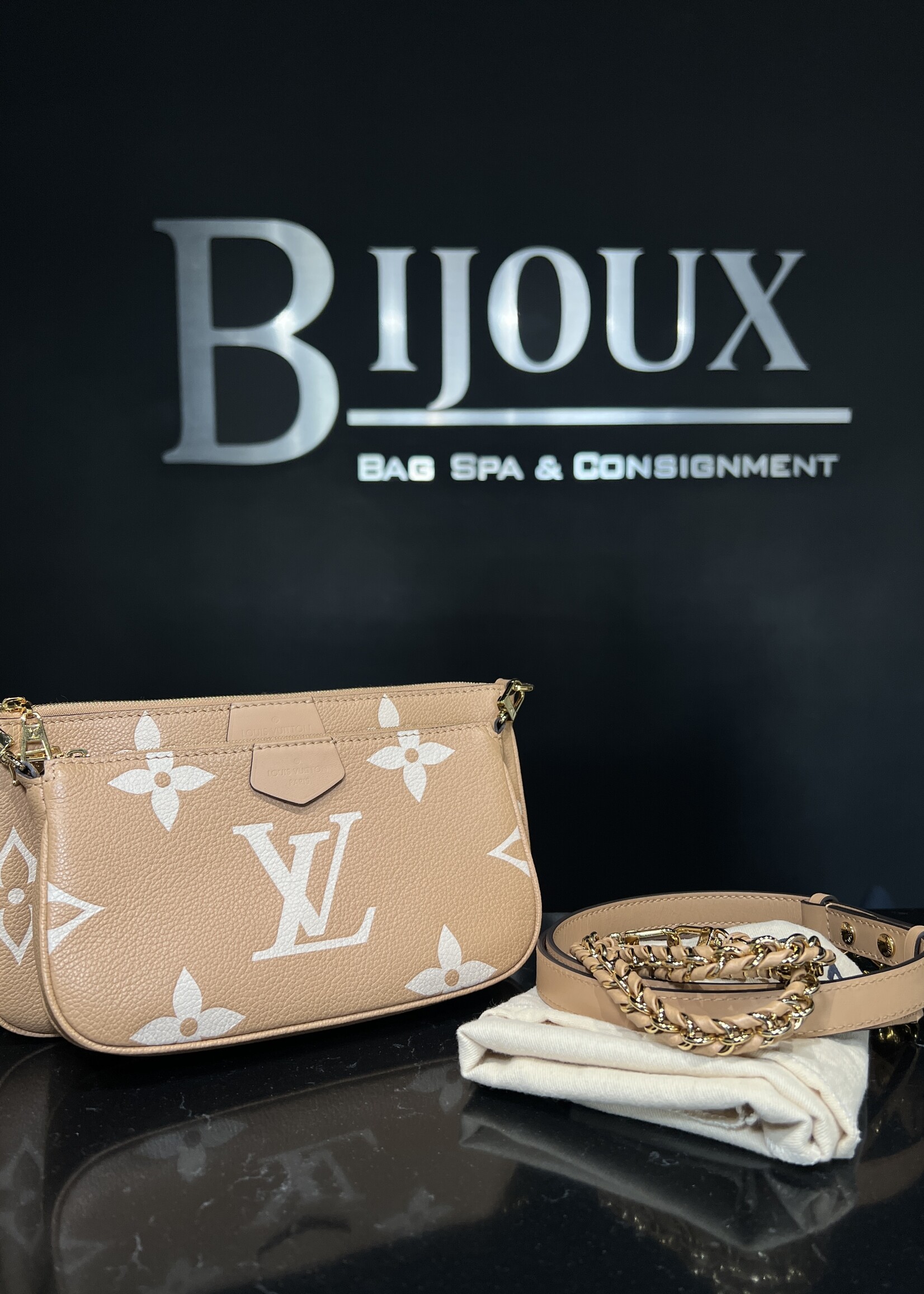 Louis Vuitton Louis Vuitton Empreinte Monogram Giant Multi Pochette Accessoires