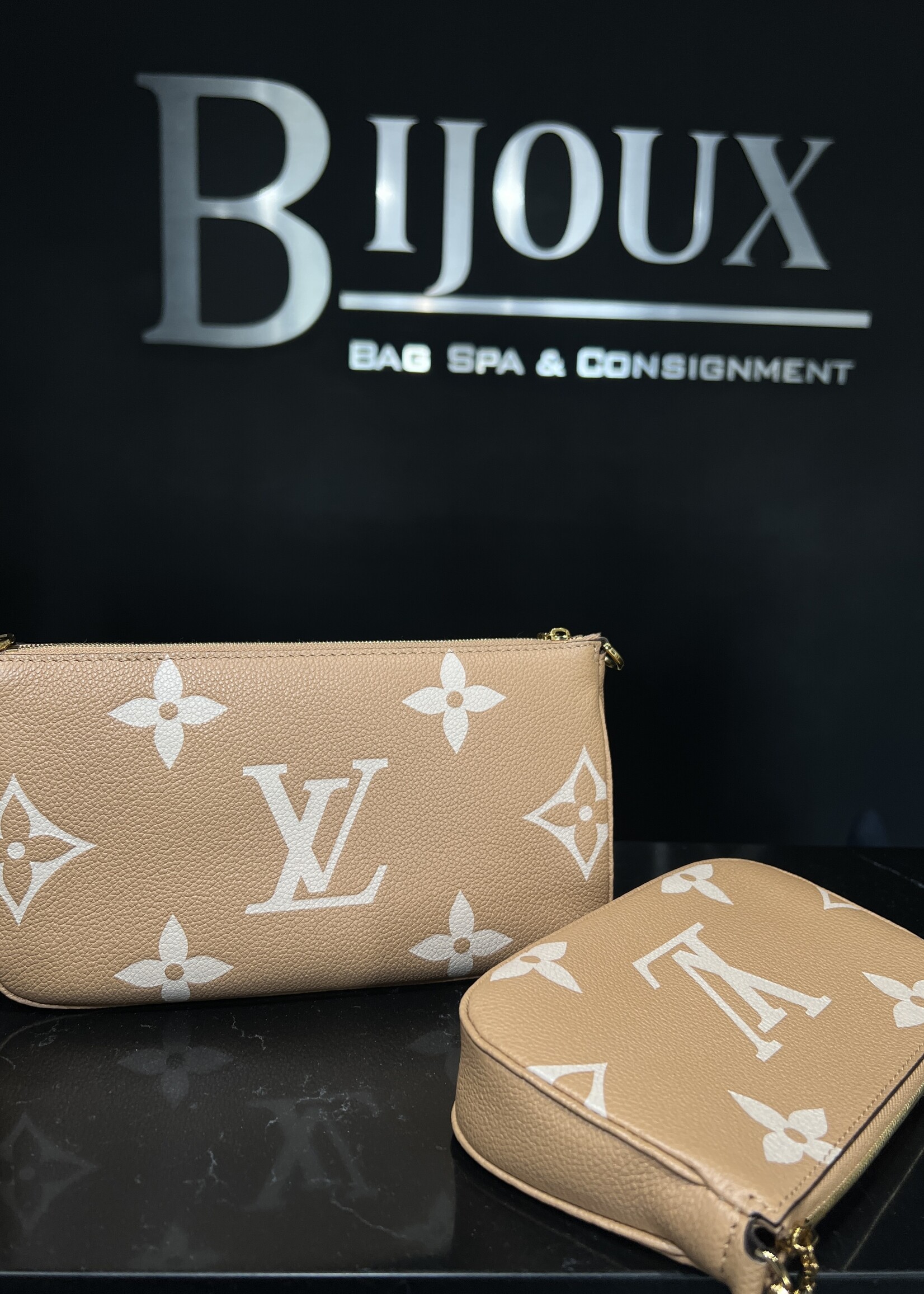 Louis Vuitton Louis Vuitton Empreinte Monogram Giant Multi Pochette Accessoires