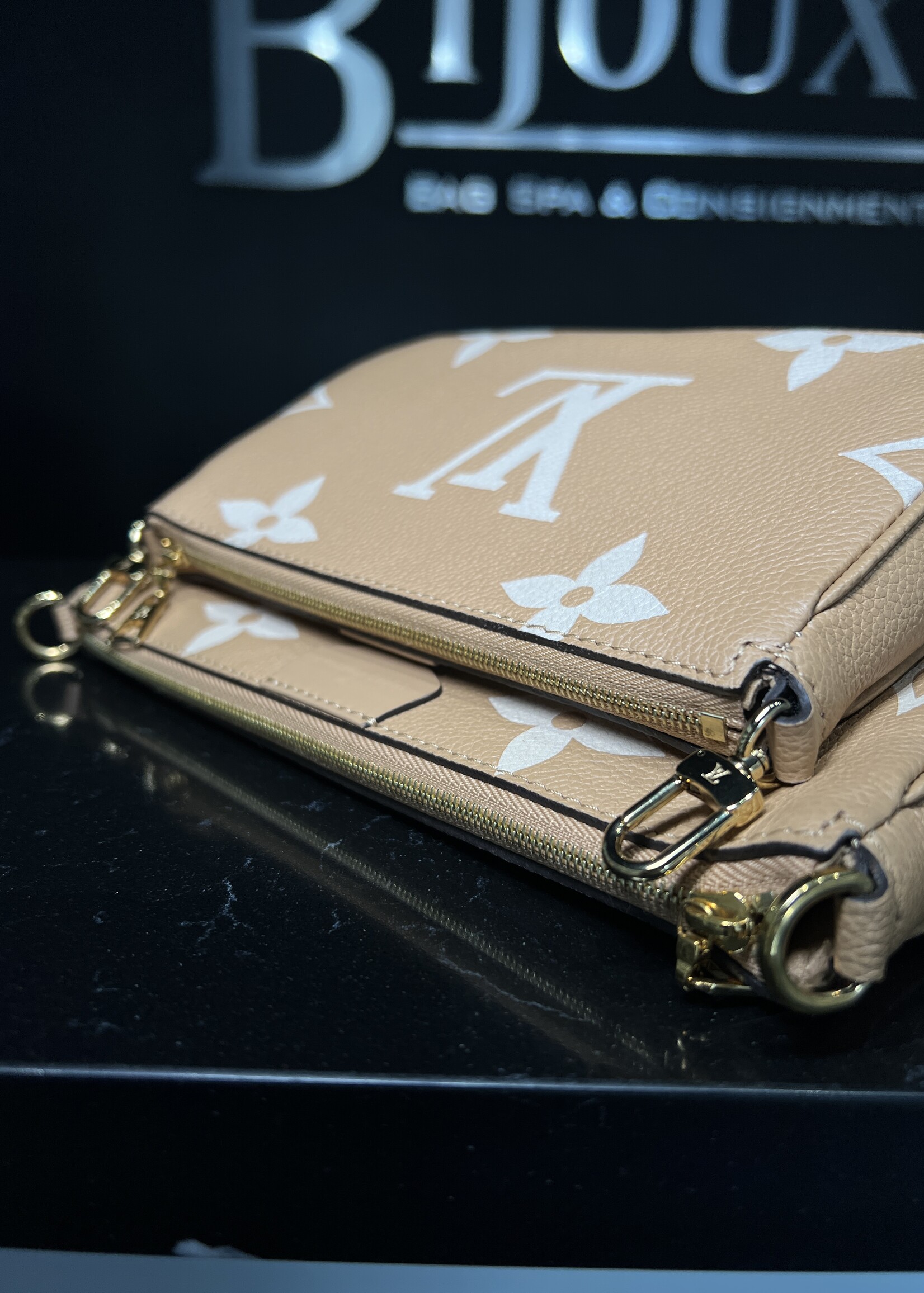 Louis Vuitton Louis Vuitton Empreinte Monogram Giant Multi Pochette Accessoires