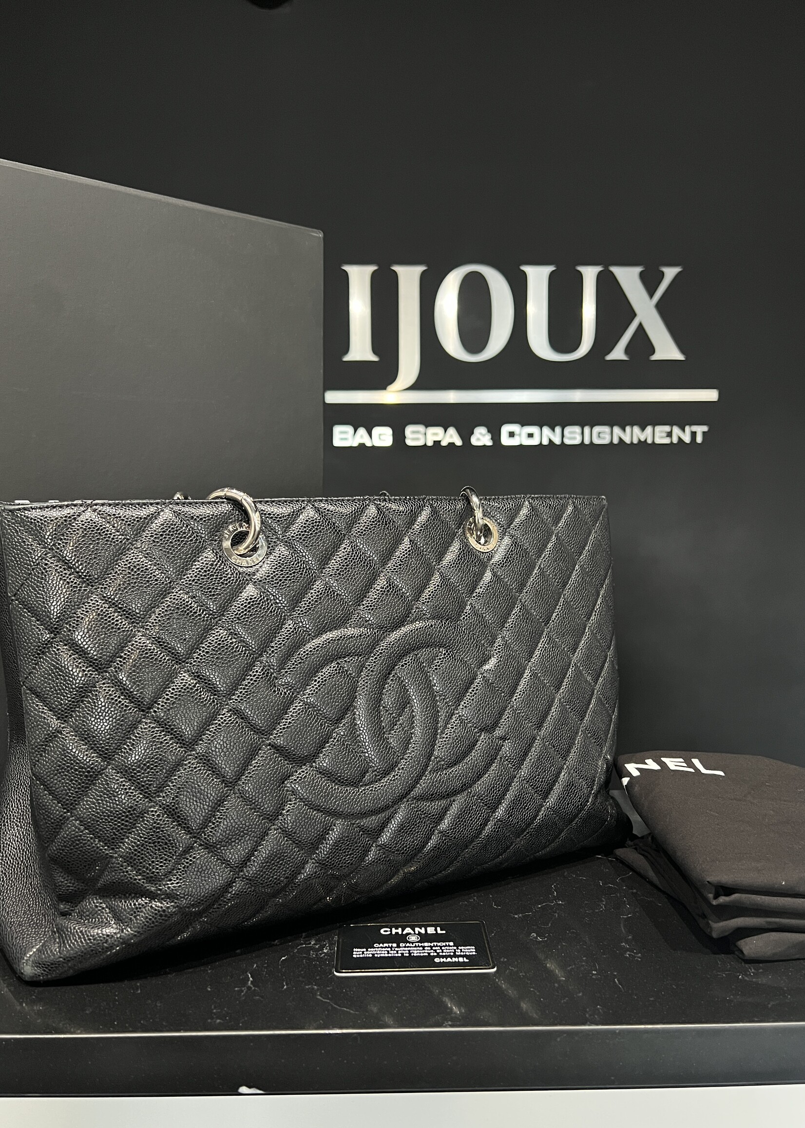 Chanel Chanel Caviar XLarge GST