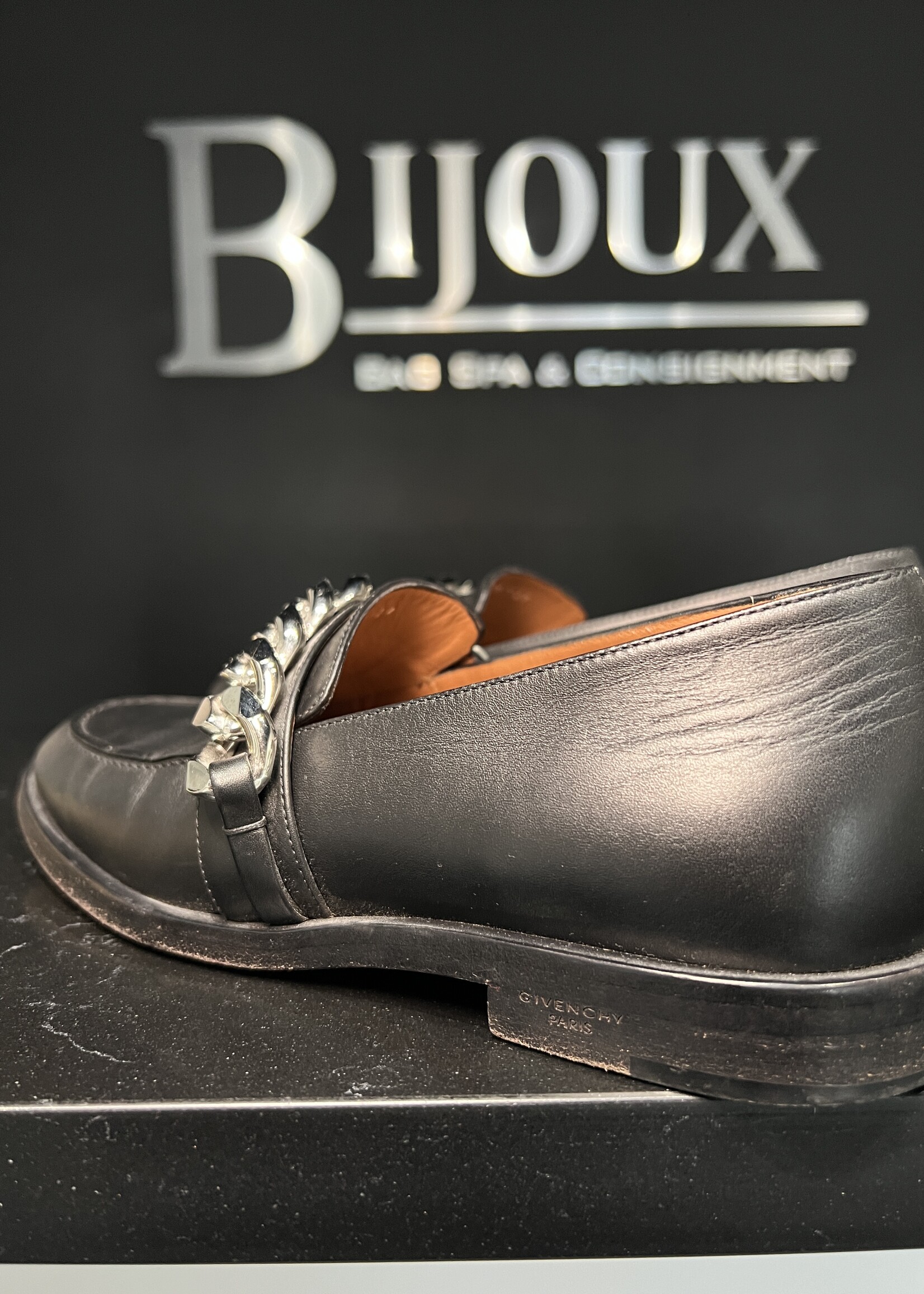 Givenchy Givenchy Chain Accent Loafers - 39