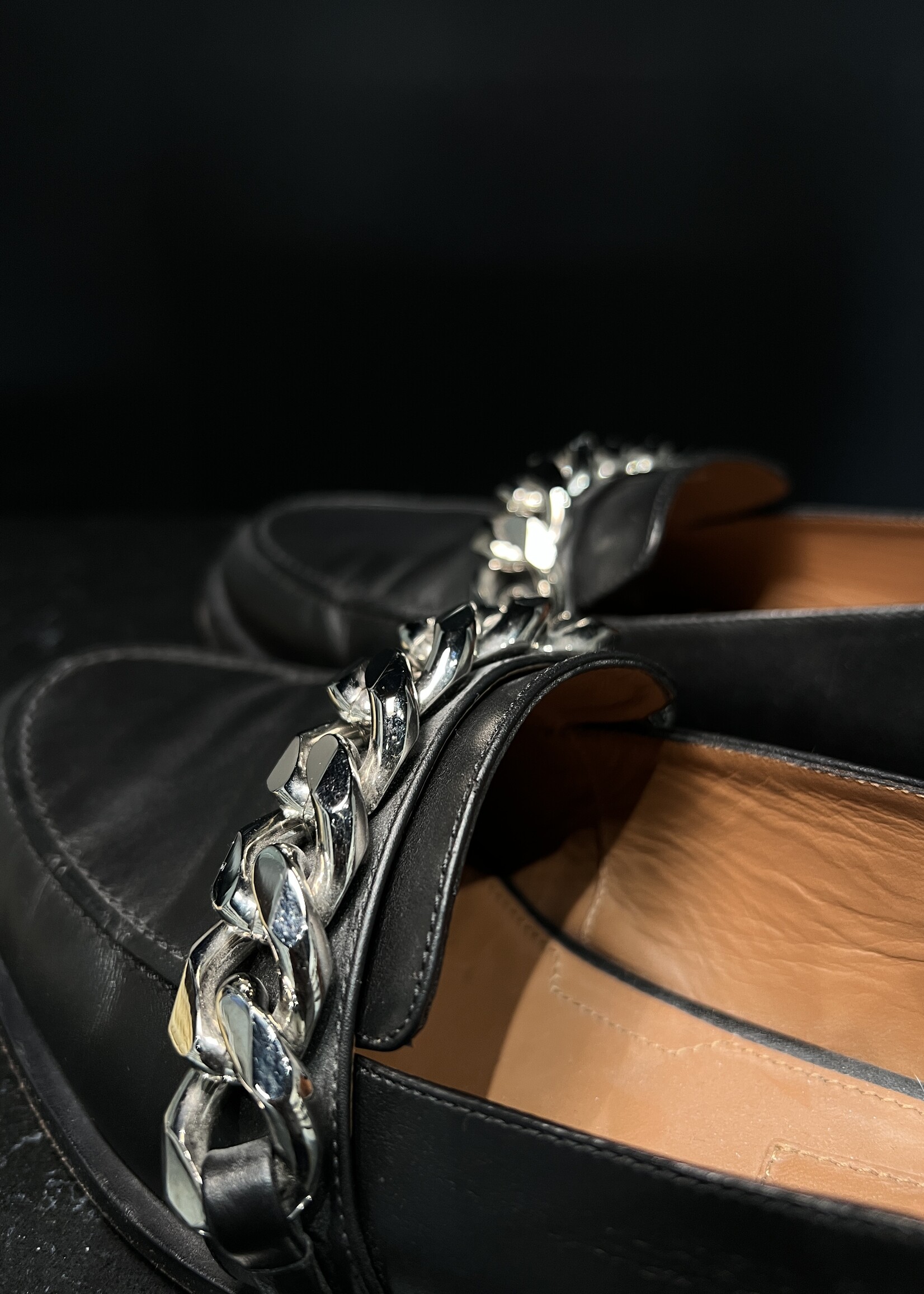 Givenchy Givenchy Chain Accent Loafers - 39