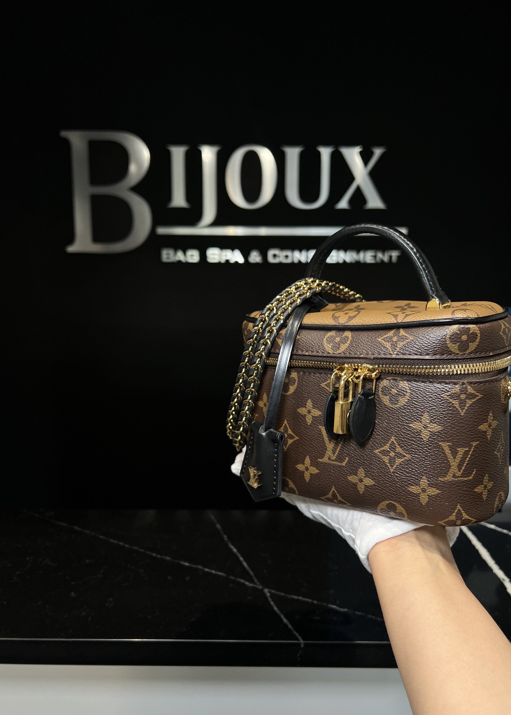 Louis Vuitton Louis Vuitton Reverse Monogram Vanity PM