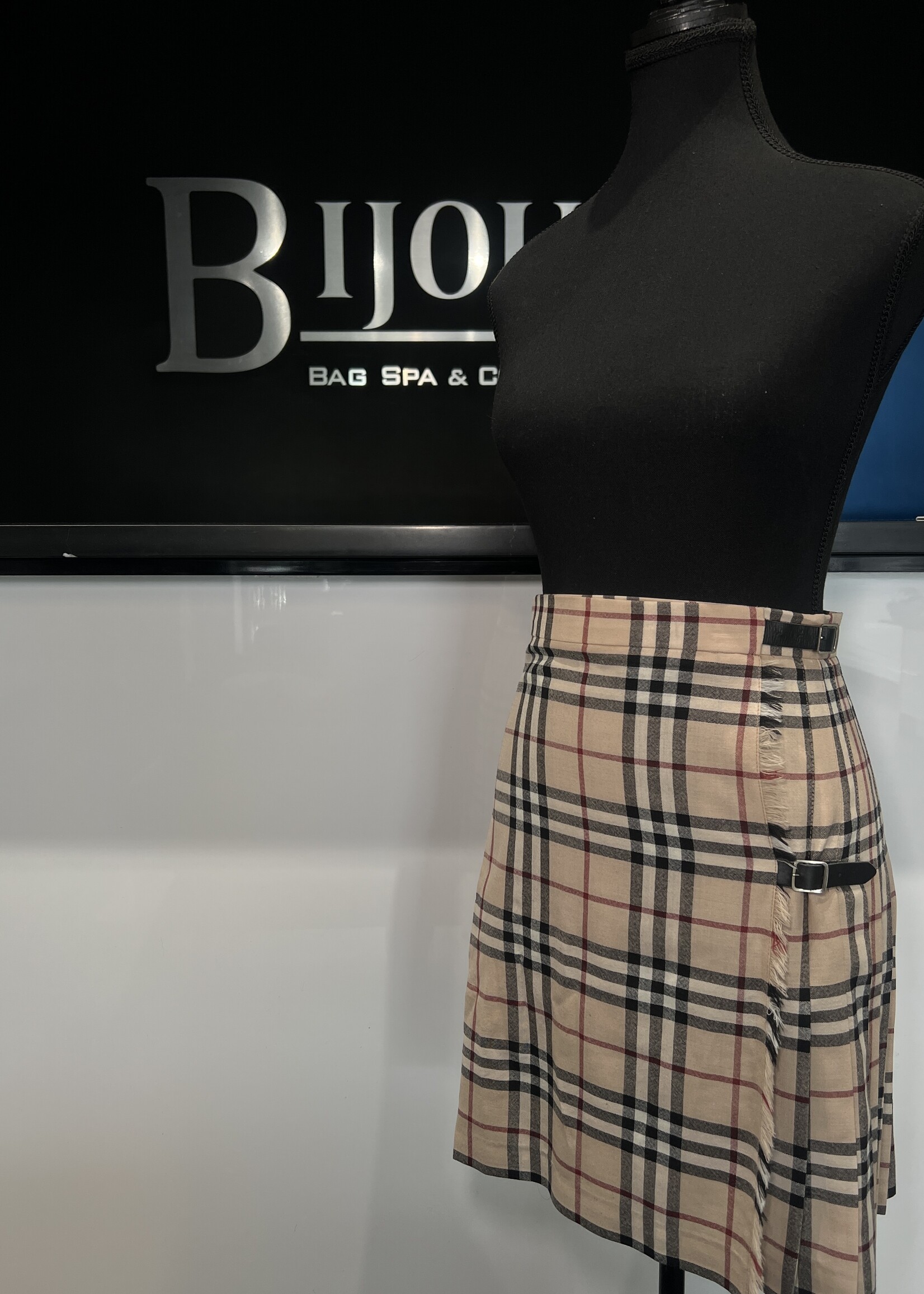 Burberry SOLD- Burberry Nova Check Pleated Wool Skirt  - US 4