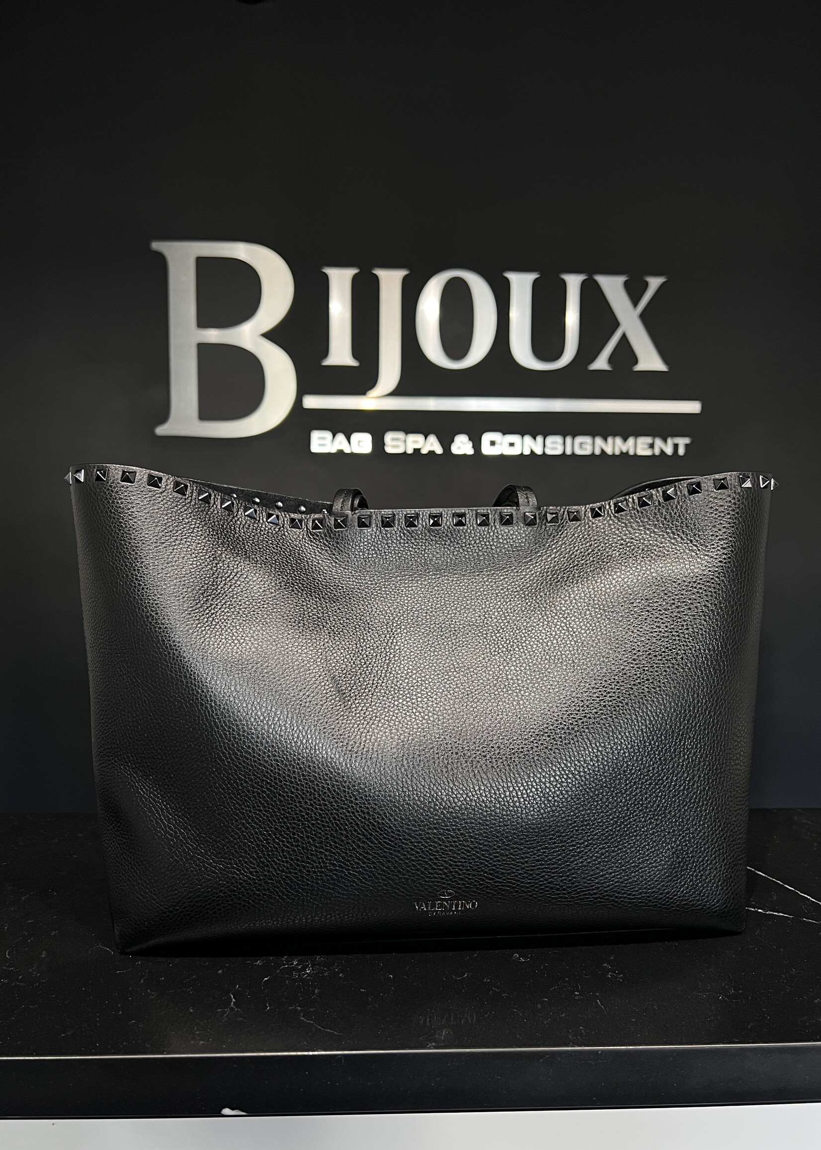 Valentino Valentino Garavani Rockstud Leather Tote