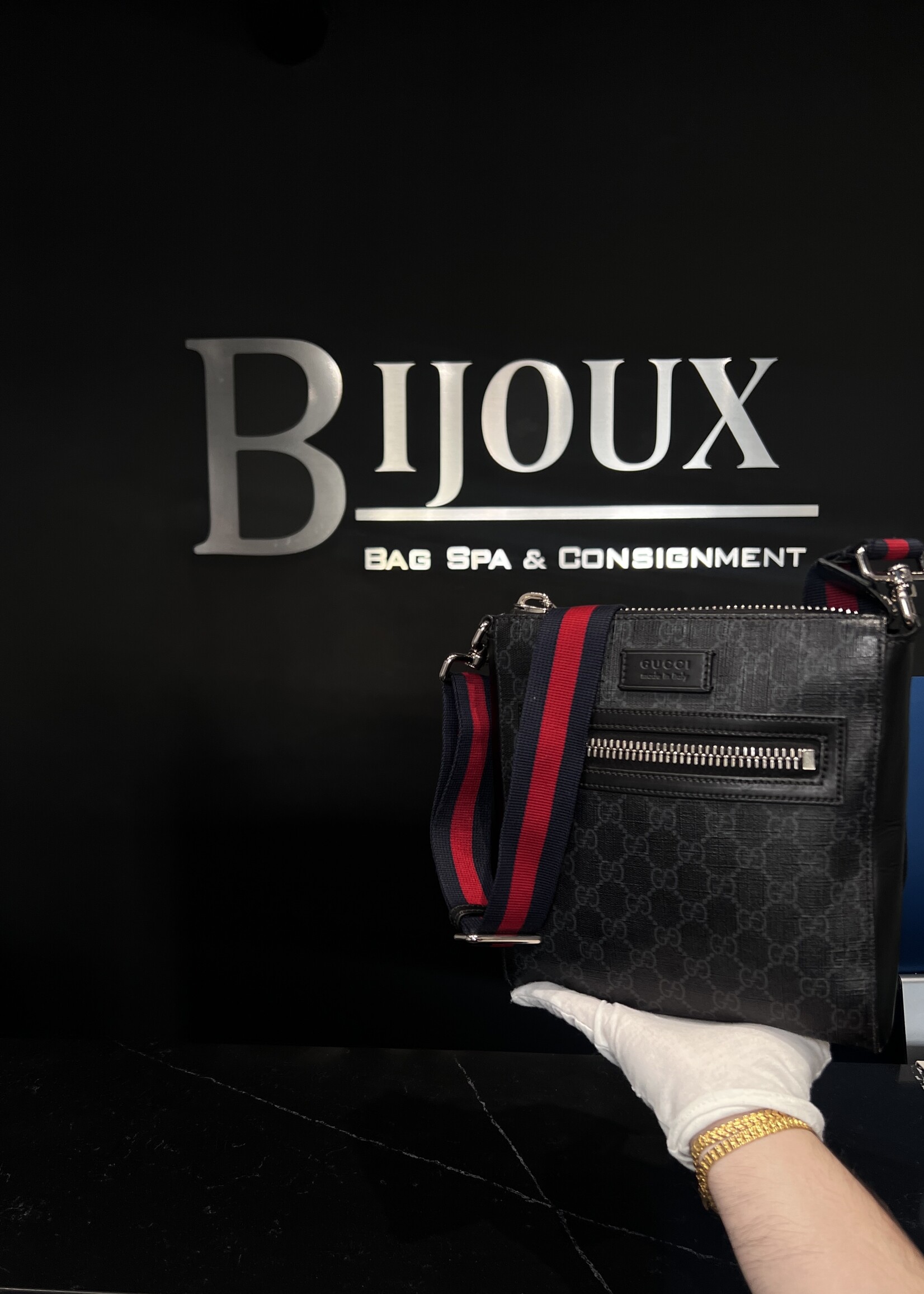 Gucci Gucci GG Supreme Small Messenger