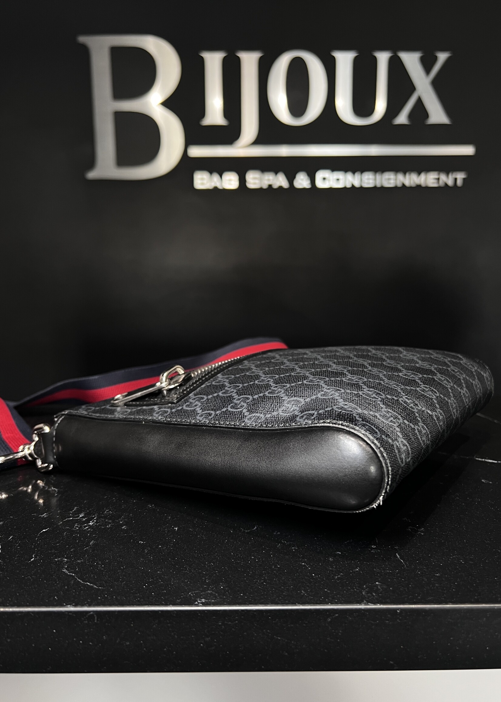 Gucci Gucci GG Supreme Small Messenger