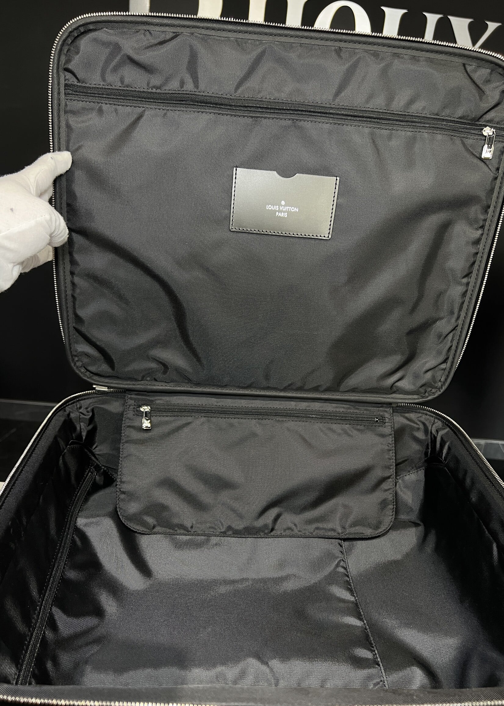 Louis Vuitton Louis Vuitton Damier Graphite Pegases 35 Roller