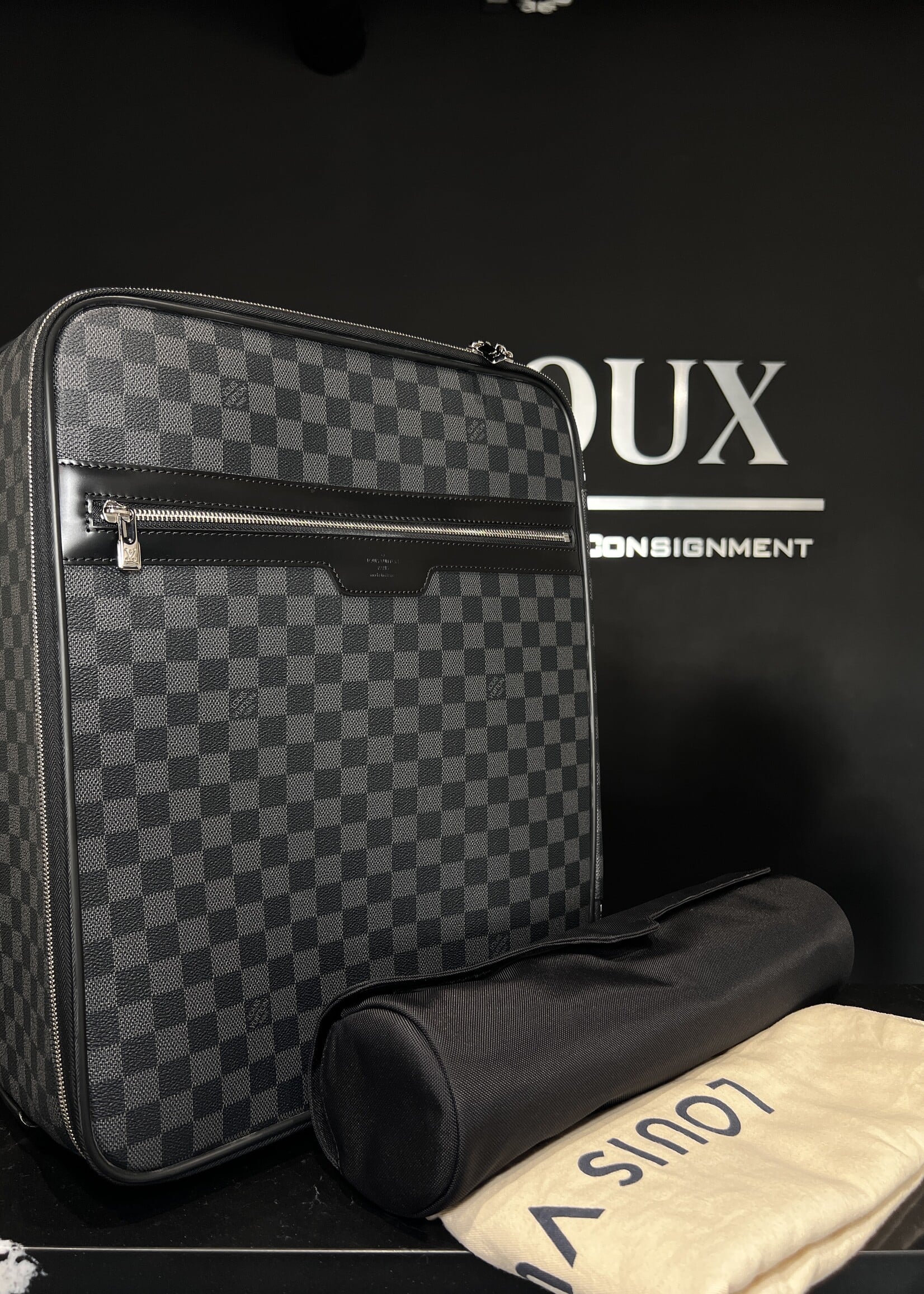 Louis Vuitton Louis Vuitton Damier Graphite Pegases 35 Roller