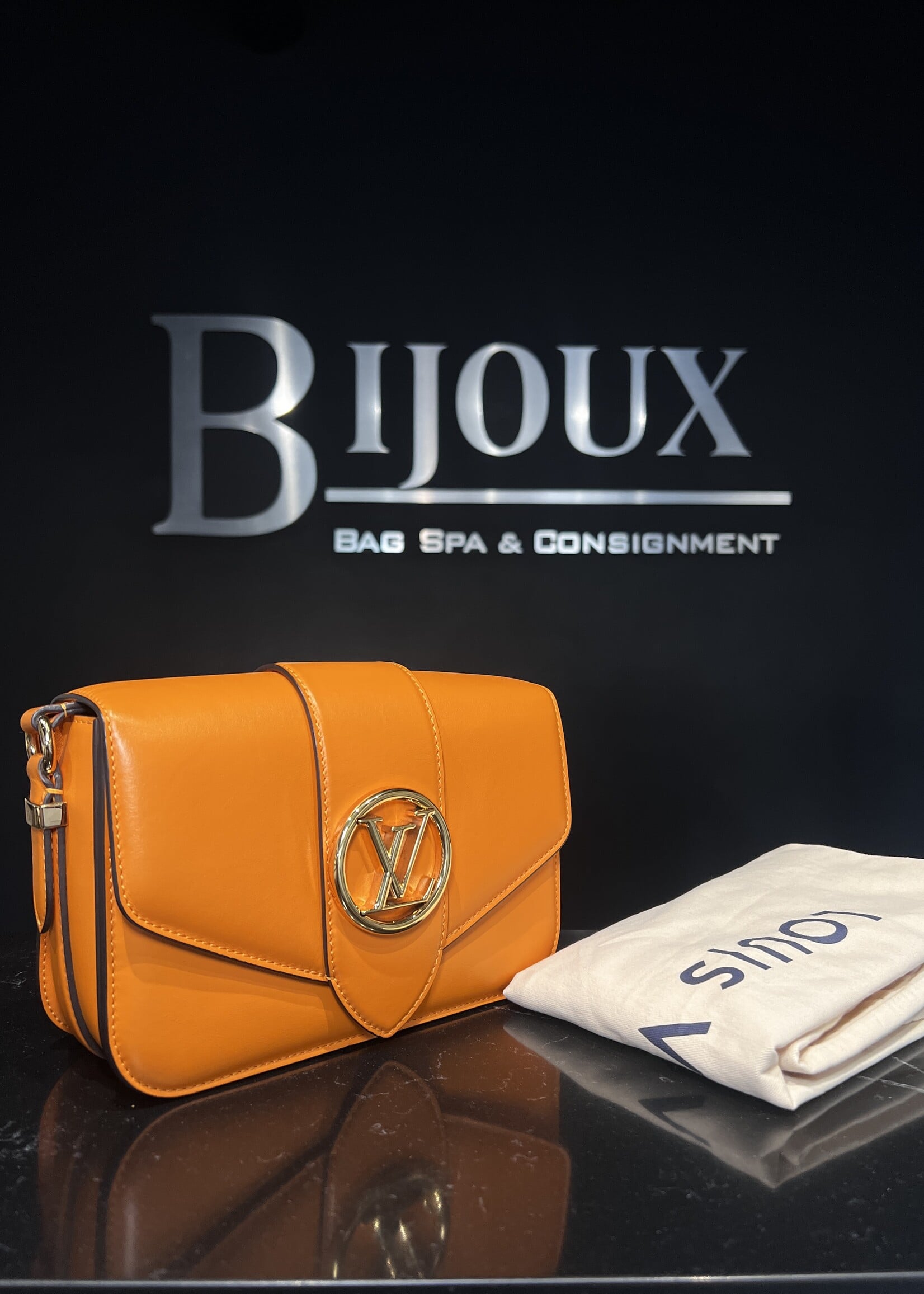 Louis Vuitton Louis Vuitton Pont 9 Summer Gold  MM