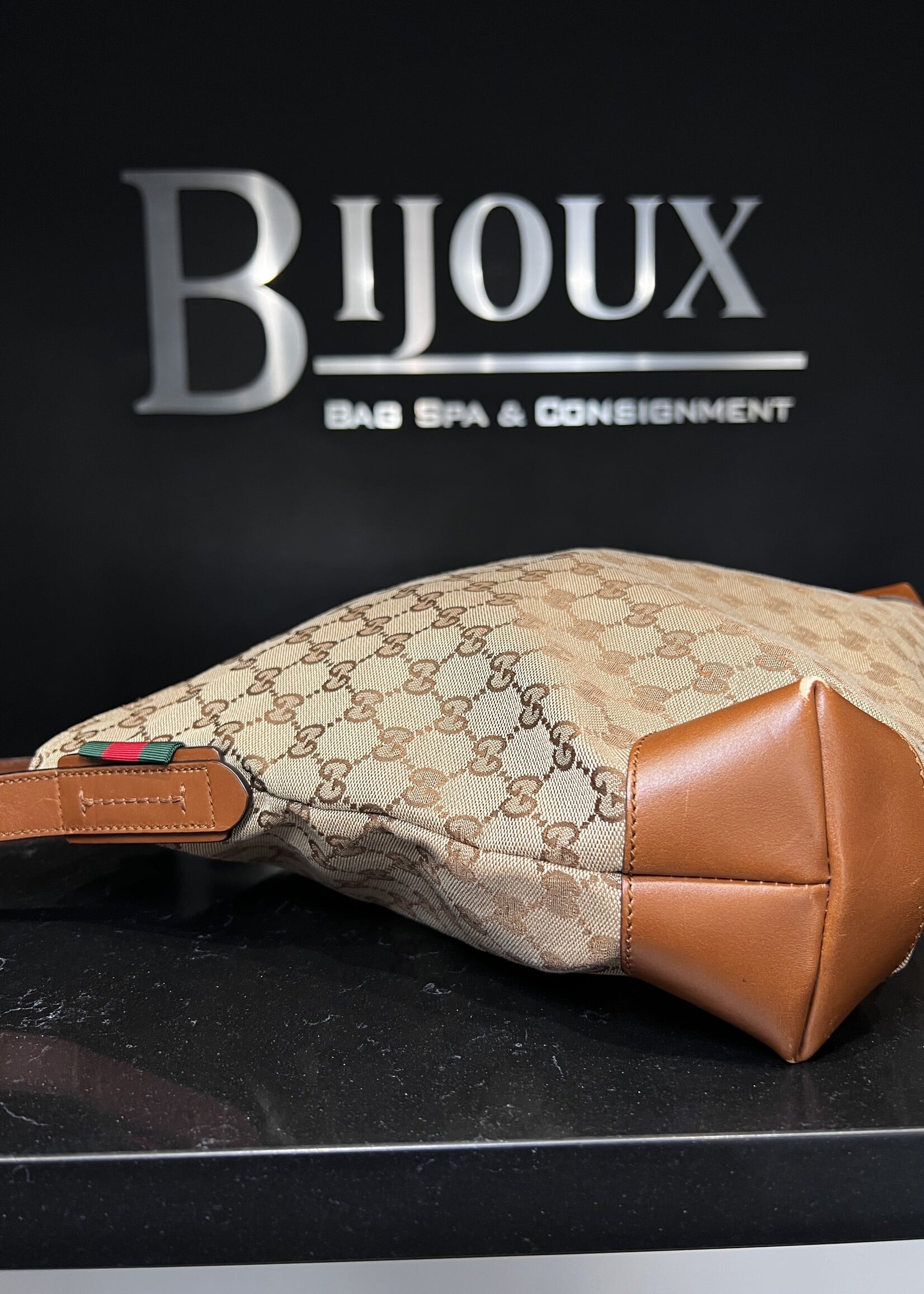 Gucci Gucci GG Canvas Web Sherry Line Messenger