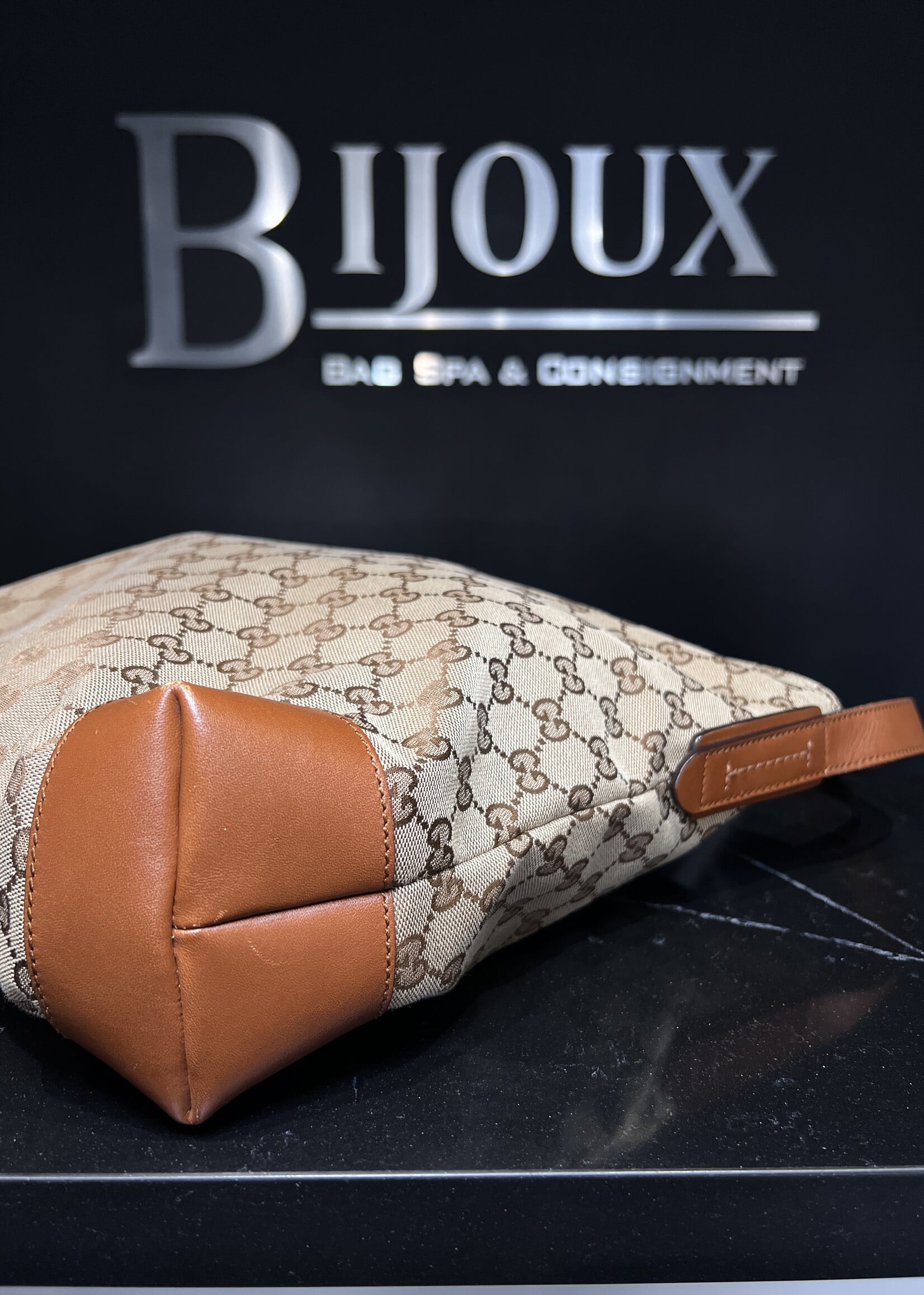 Gucci Gucci GG Canvas Web Sherry Line Messenger
