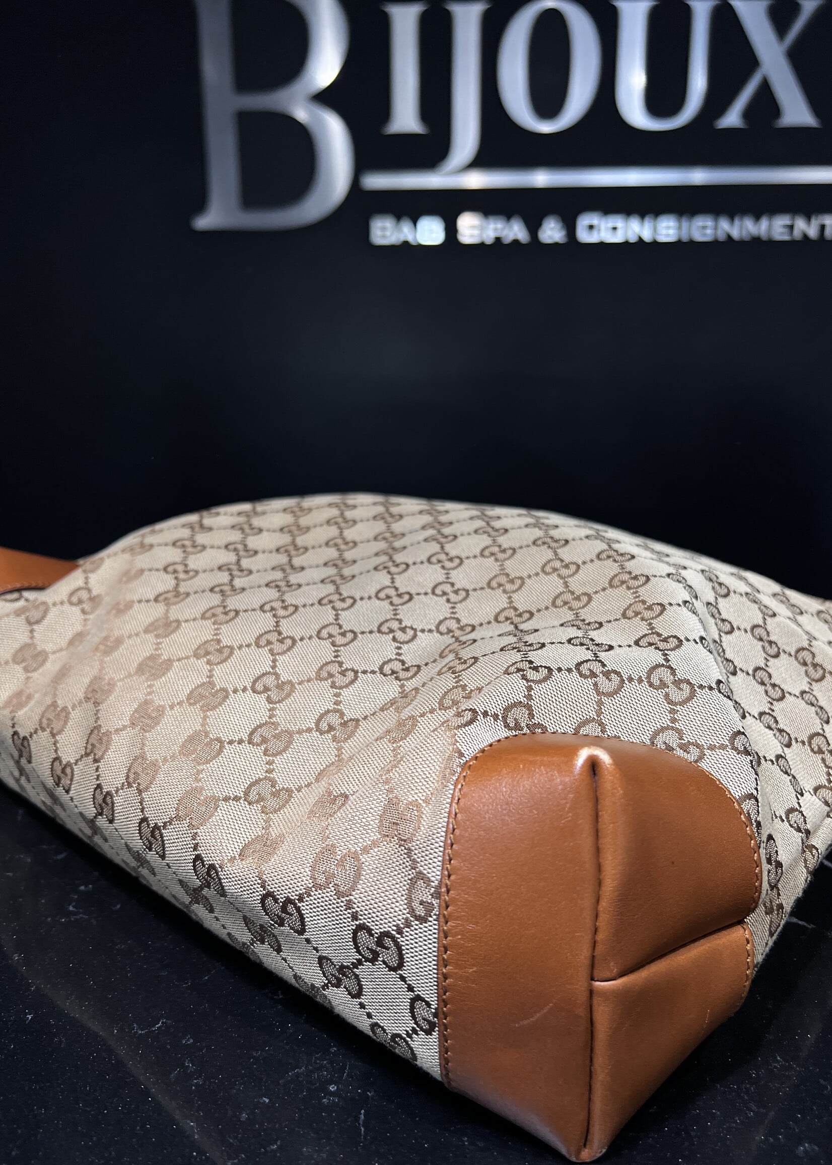 Gucci Gucci GG Canvas Web Sherry Line Messenger