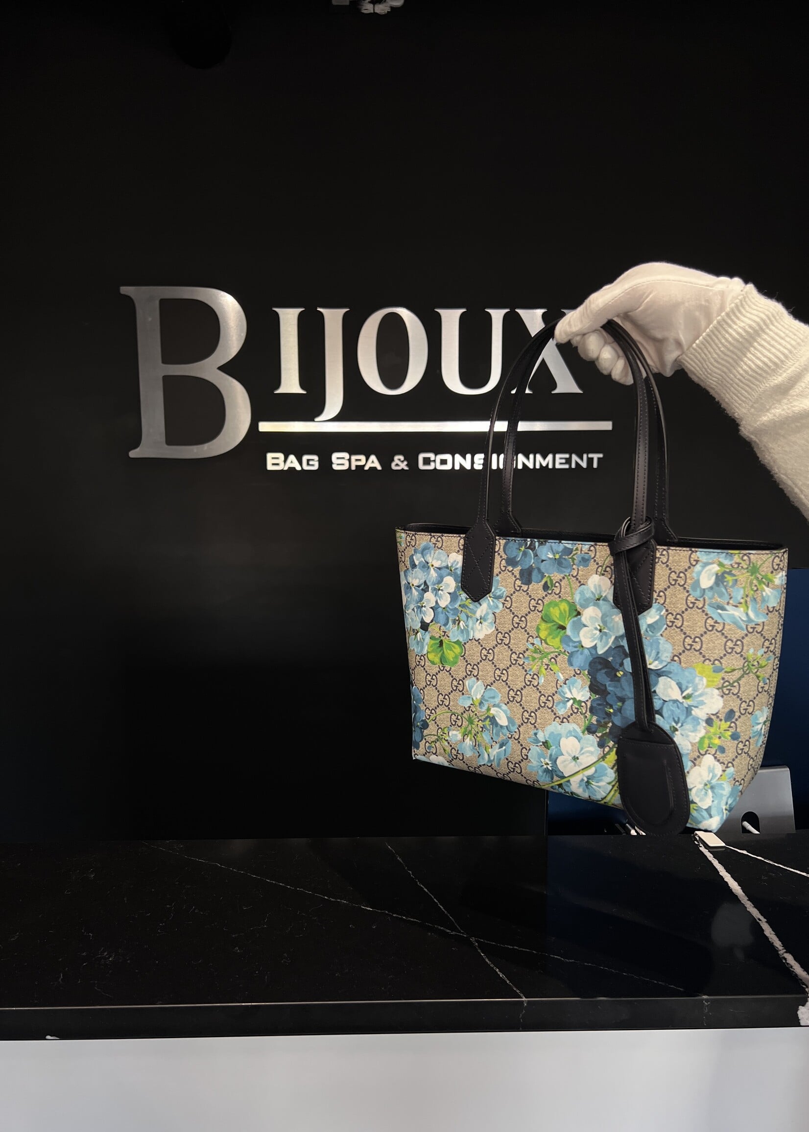 Gucci Gucci Reversible GG Supreme Blooms Small Tote