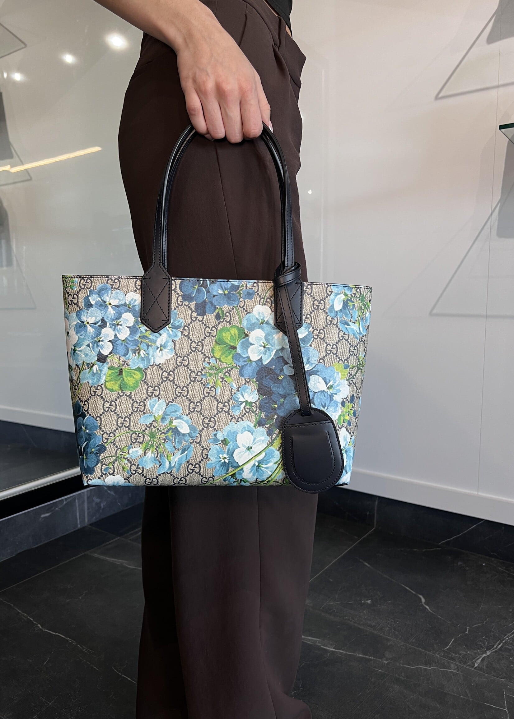 Gucci Gucci Reversible GG Supreme Blooms Small Tote