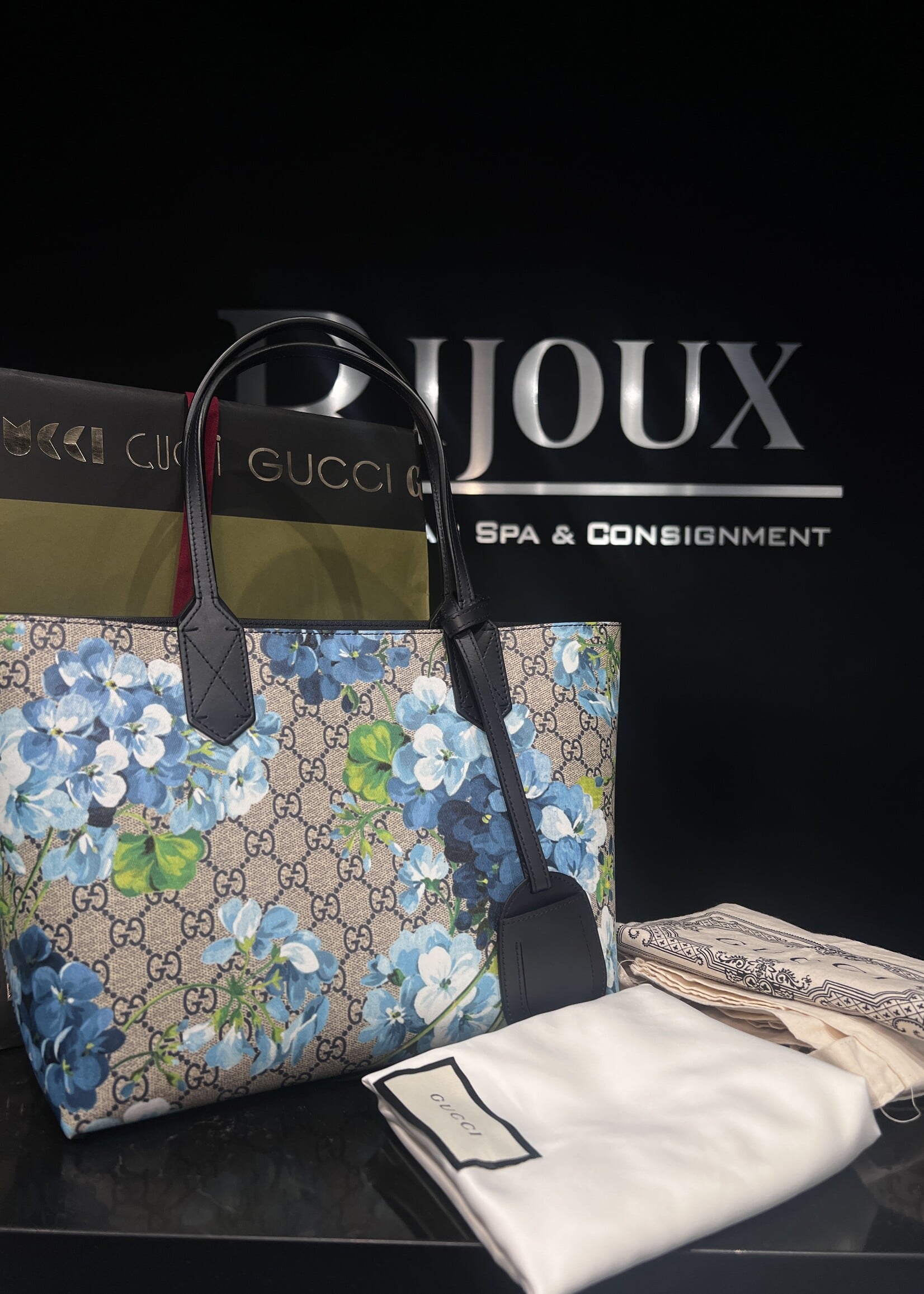 Gucci Gucci Reversible GG Supreme Blooms Small Tote