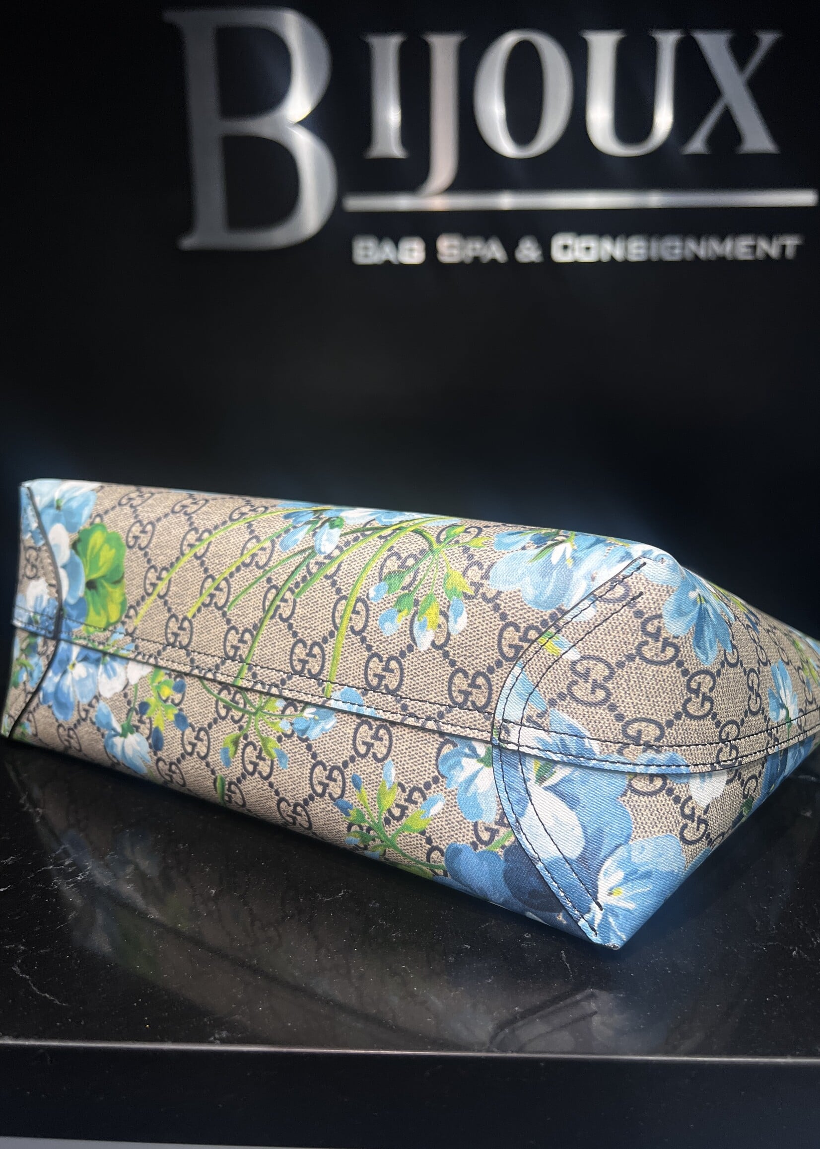 Gucci Gucci Reversible GG Supreme Blooms Small Tote