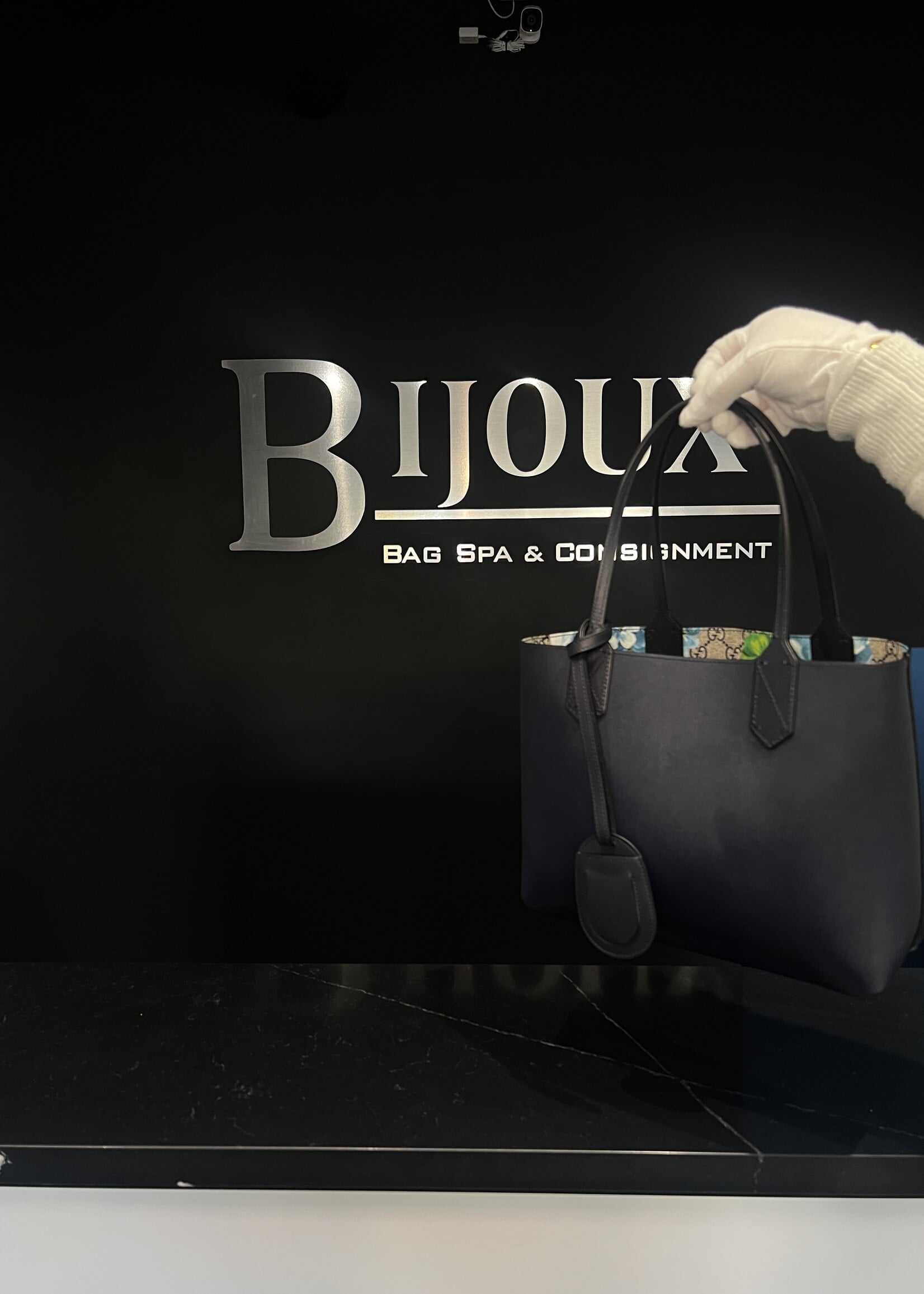 Gucci Gucci Reversible GG Supreme Blooms Small Tote