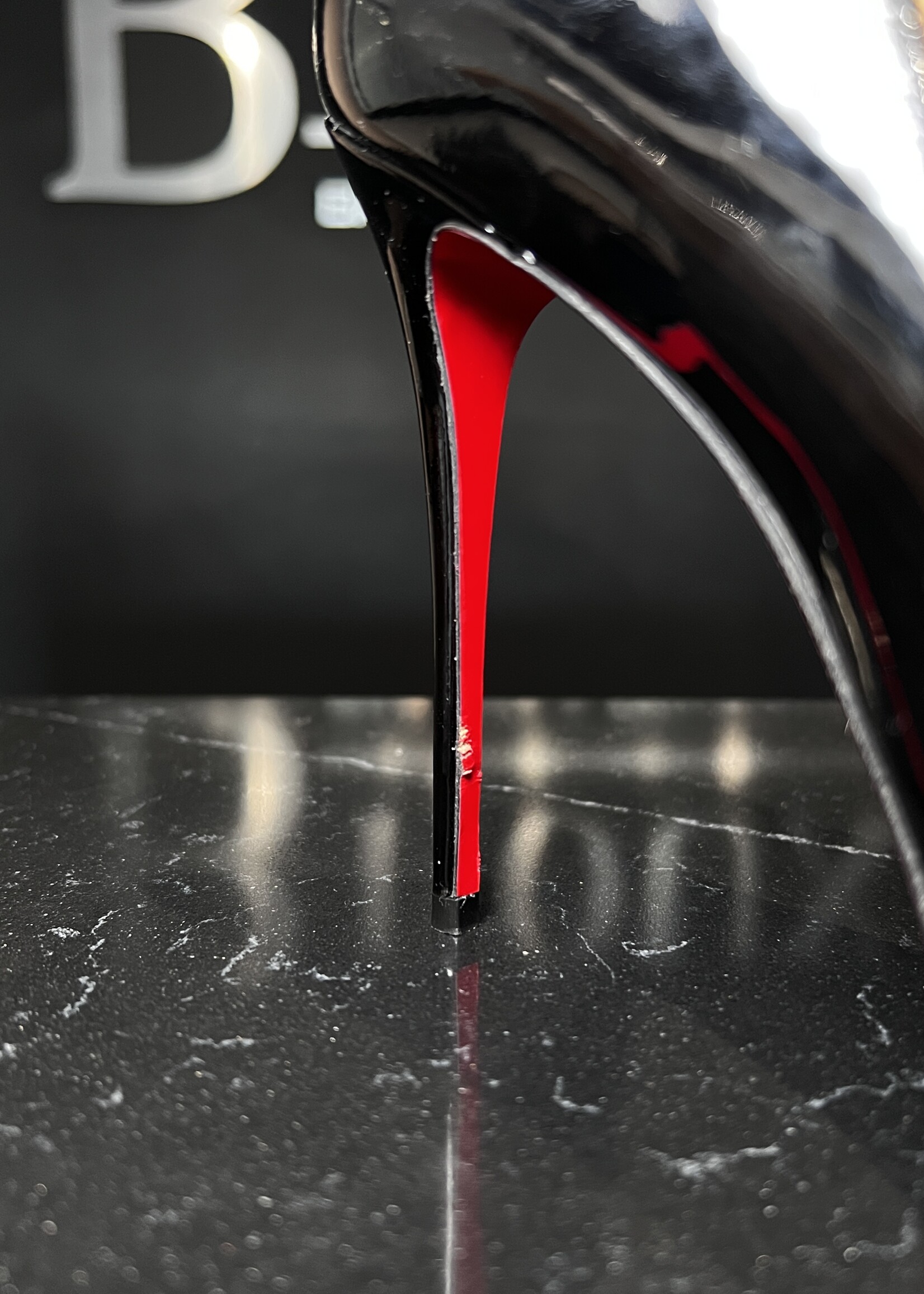 Christian Louboutin Christian Louboutin Hot Chick Patent Leather Heels -  40.5