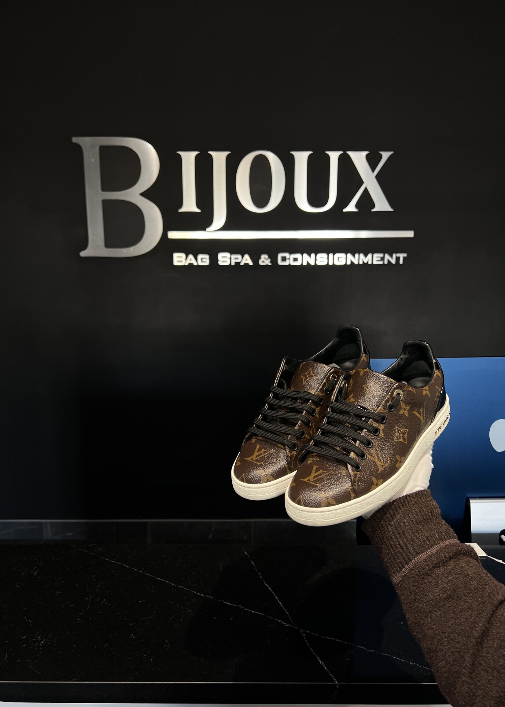 Louis Vuitton Louis Vuitton Front Row Sneakers - 38