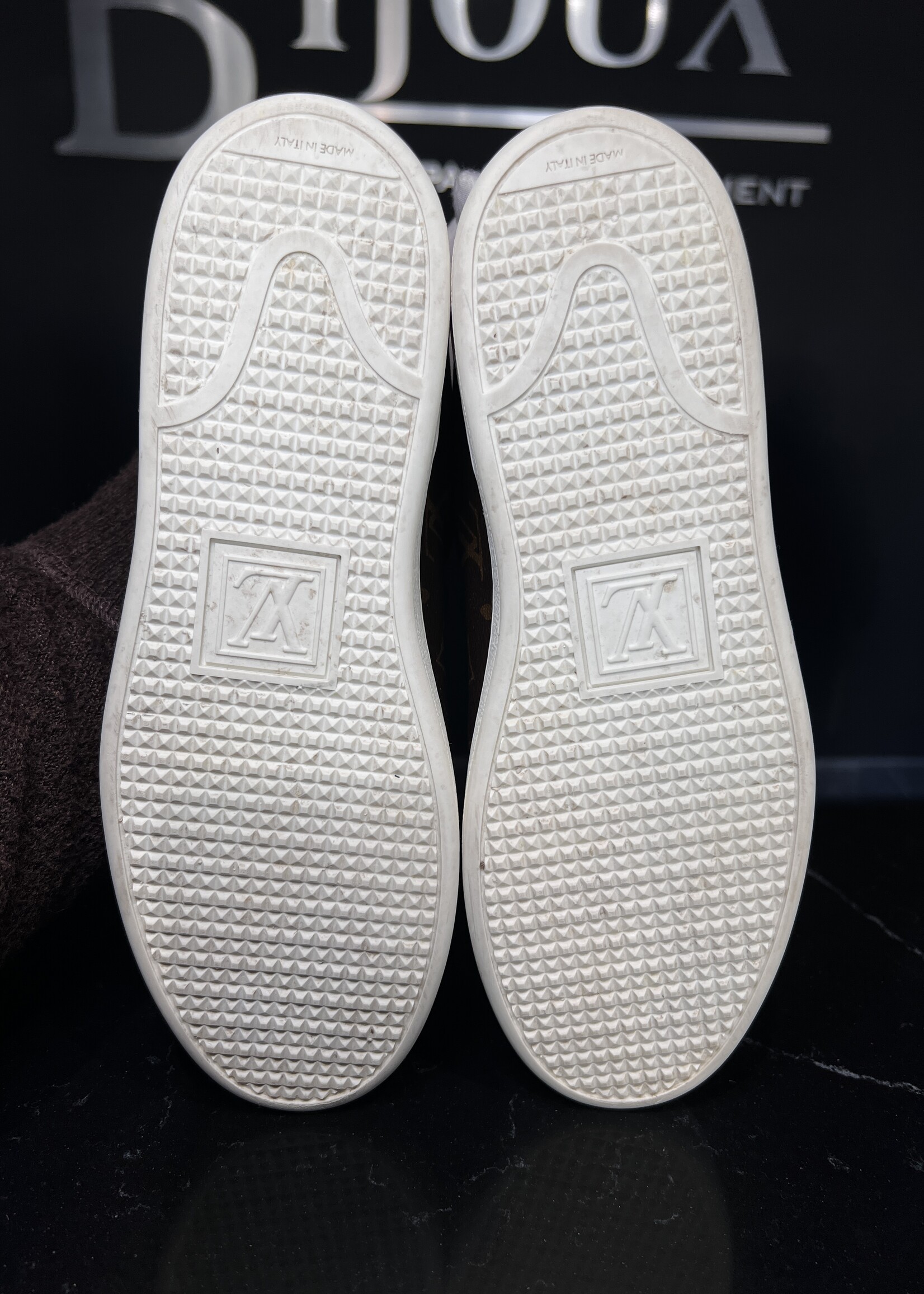 Louis Vuitton Louis Vuitton Front Row Sneakers - 38