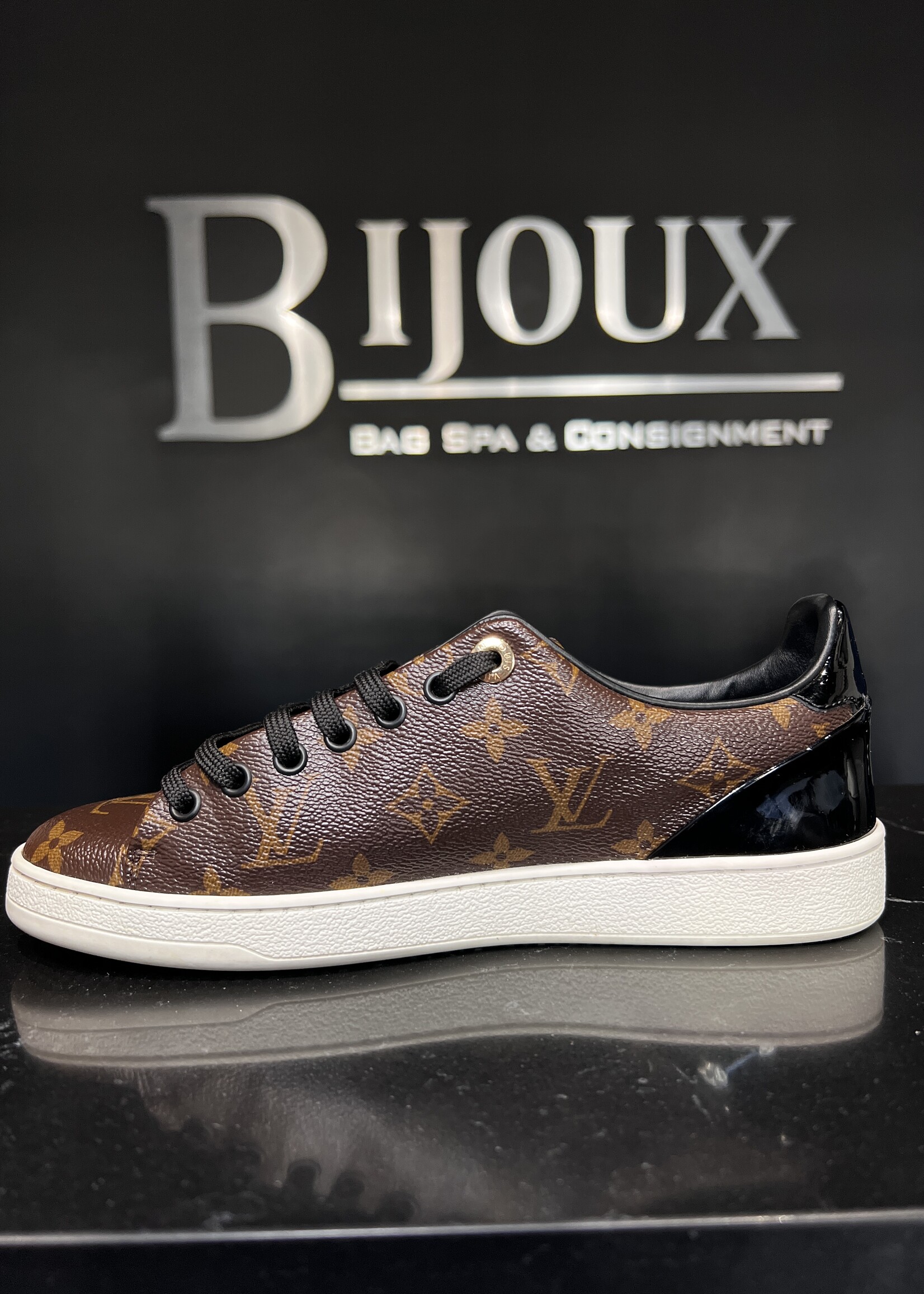 Louis Vuitton Louis Vuitton Front Row Sneakers - 38