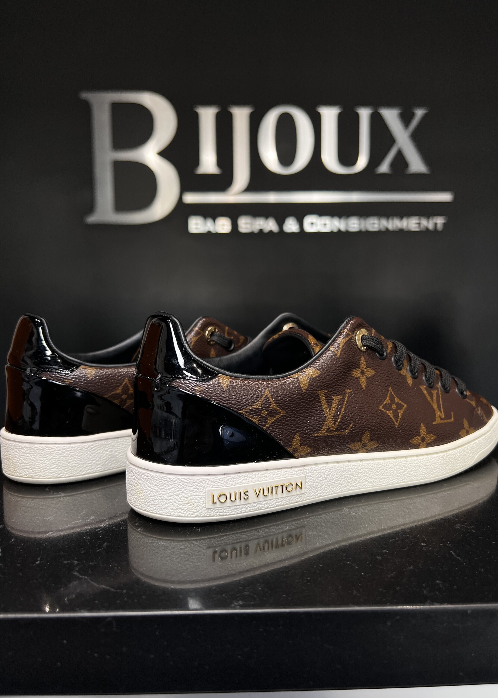 Louis Vuitton Louis Vuitton Front Row Sneakers - 38