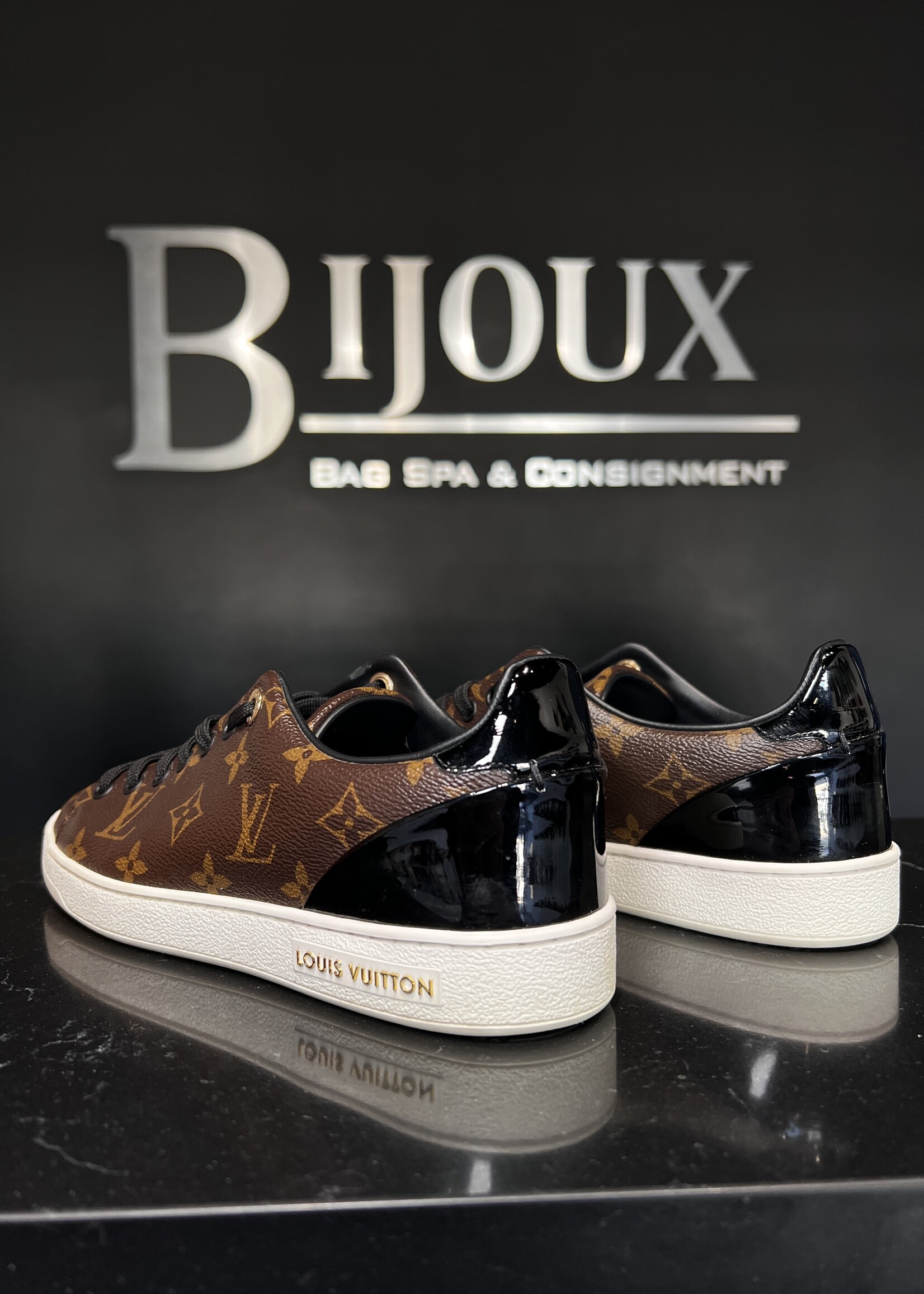 Louis Vuitton Louis Vuitton Front Row Sneakers - 38