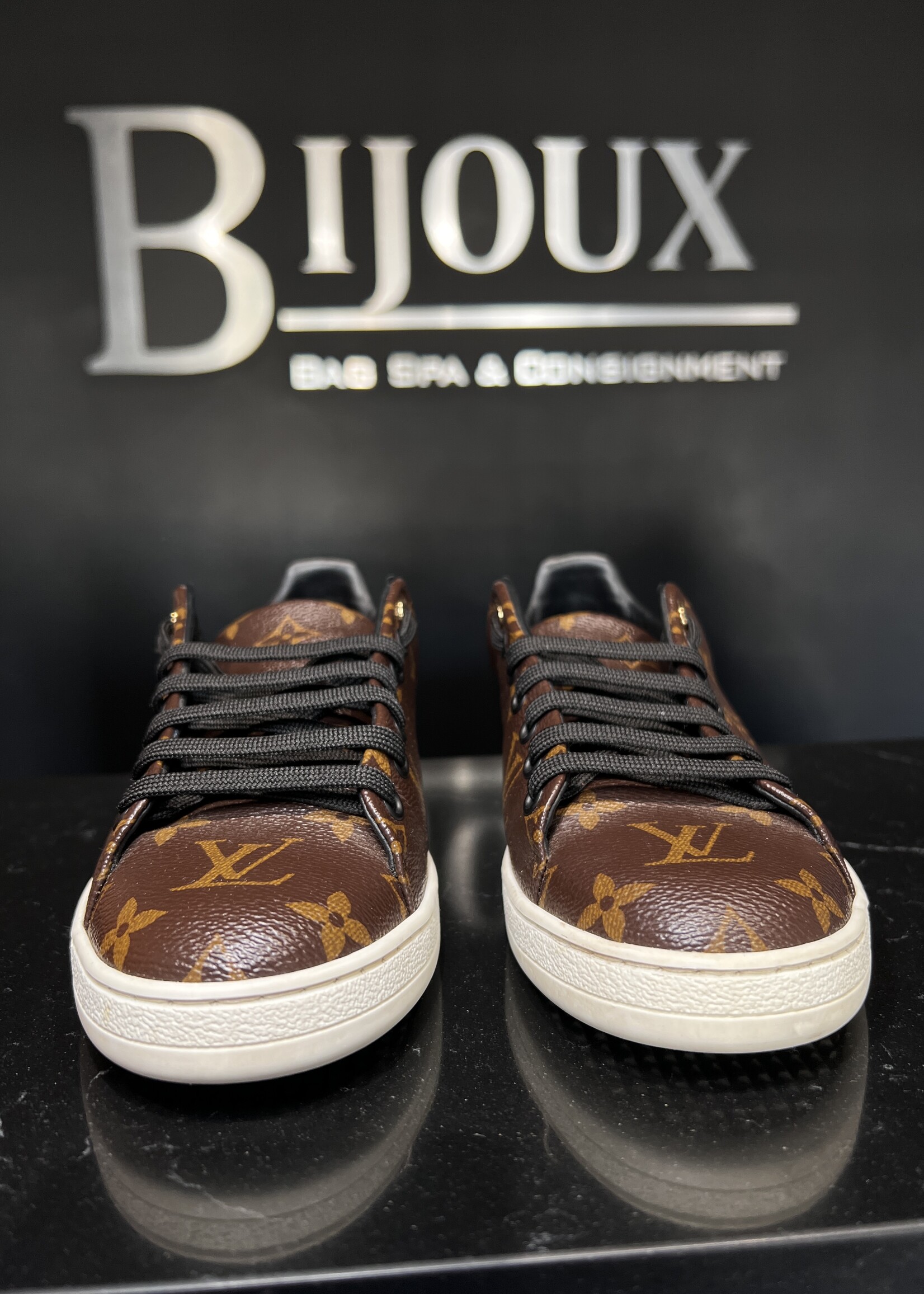 Louis Vuitton Louis Vuitton Front Row Sneakers - 38