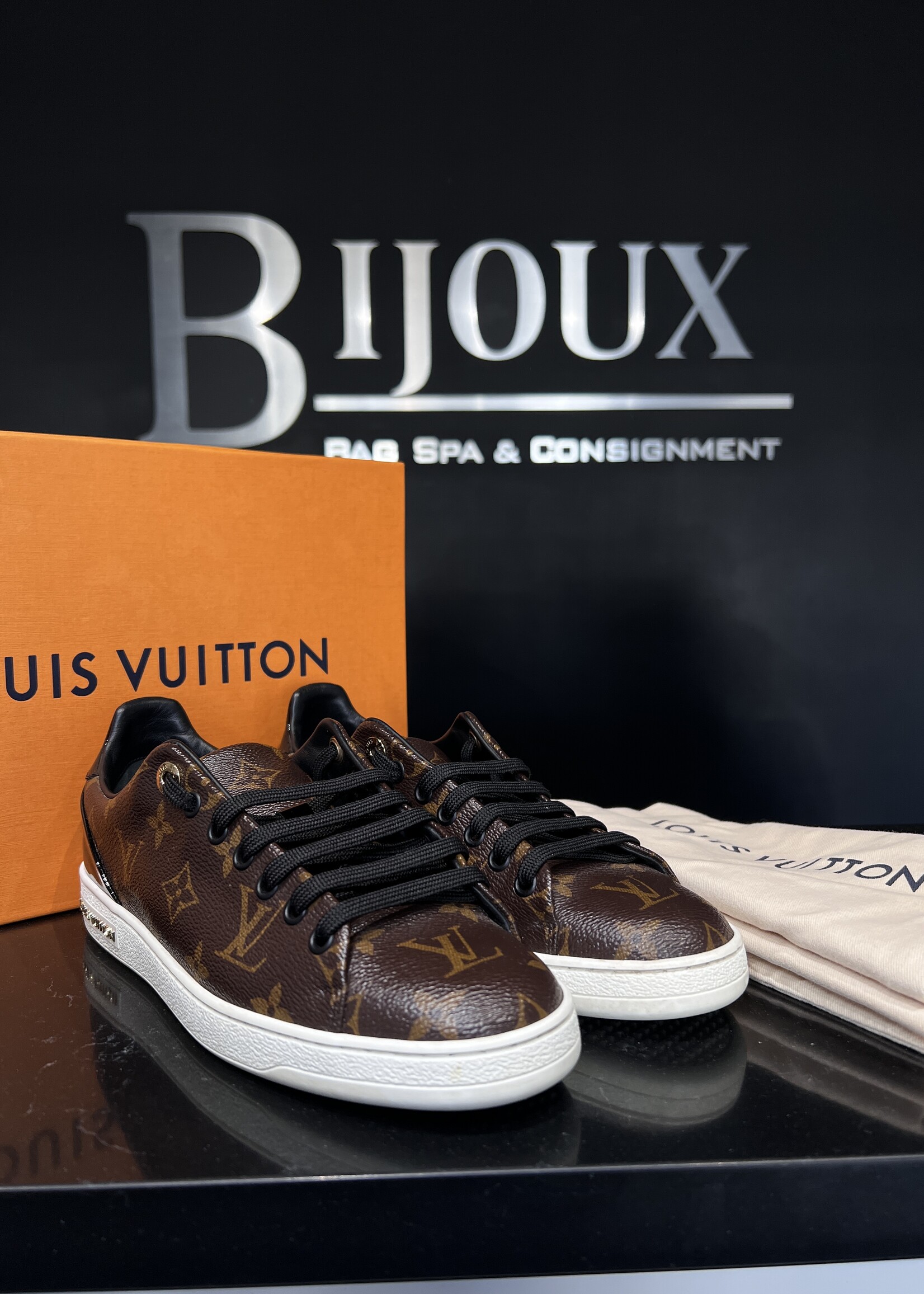 Louis Vuitton Louis Vuitton Front Row Sneakers - 38