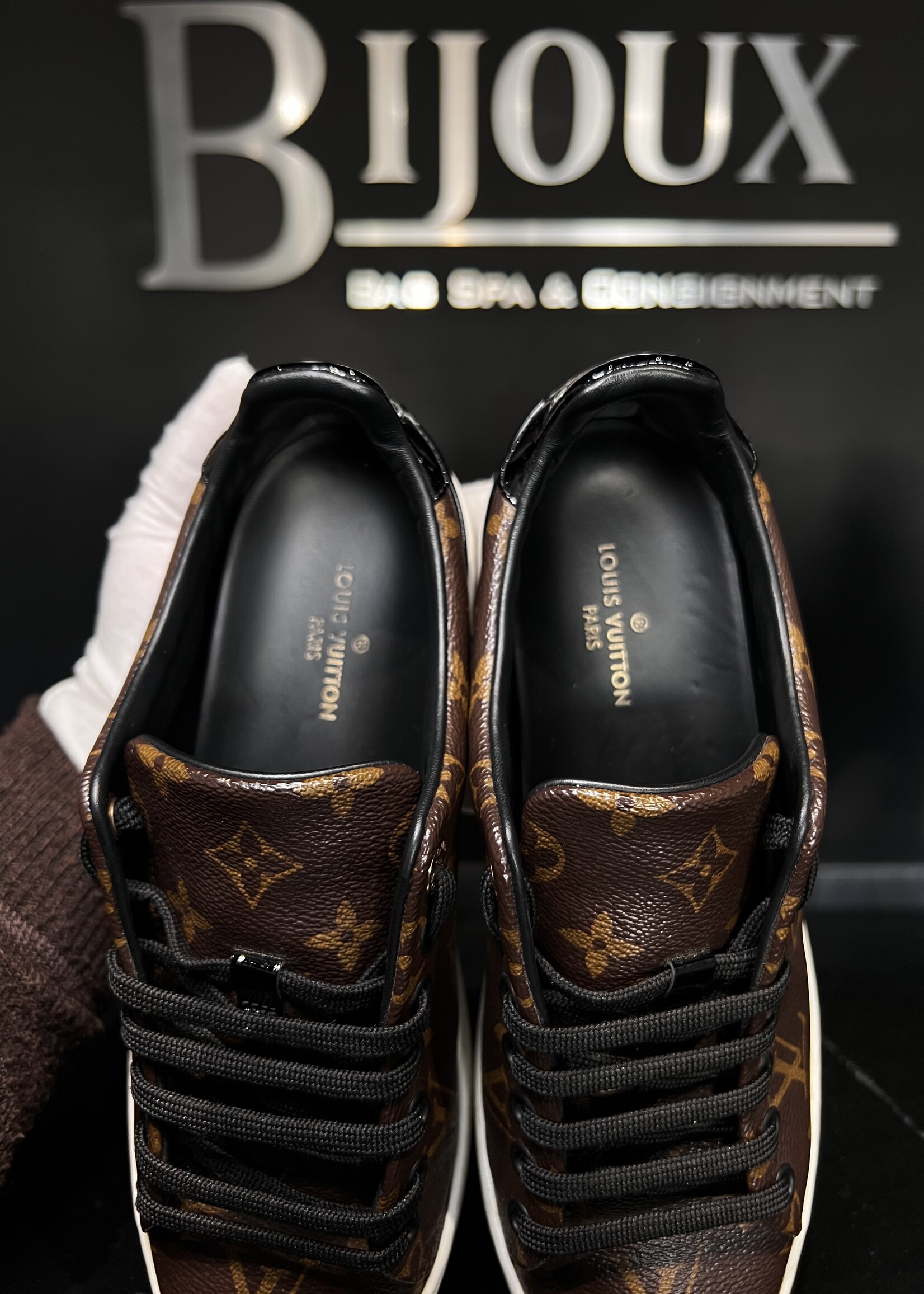 Louis Vuitton Louis Vuitton Front Row Sneakers - 38