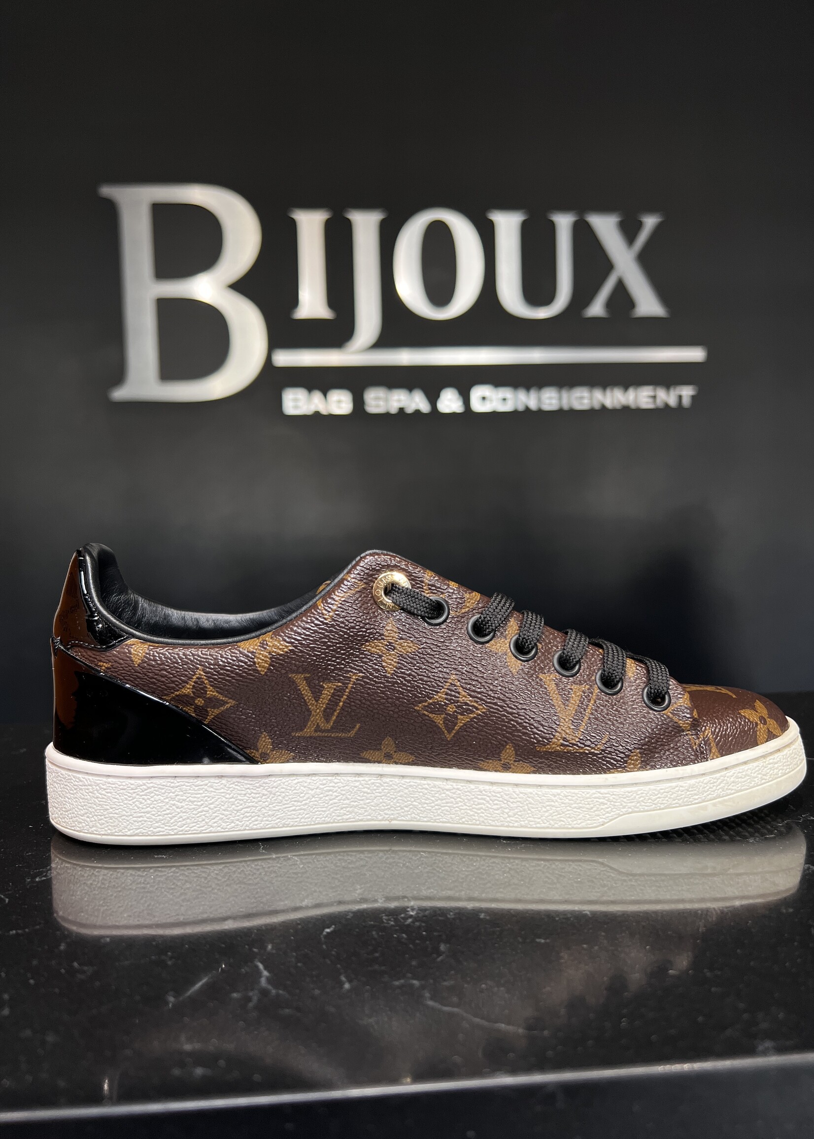 Louis Vuitton Louis Vuitton Front Row Sneakers - 38