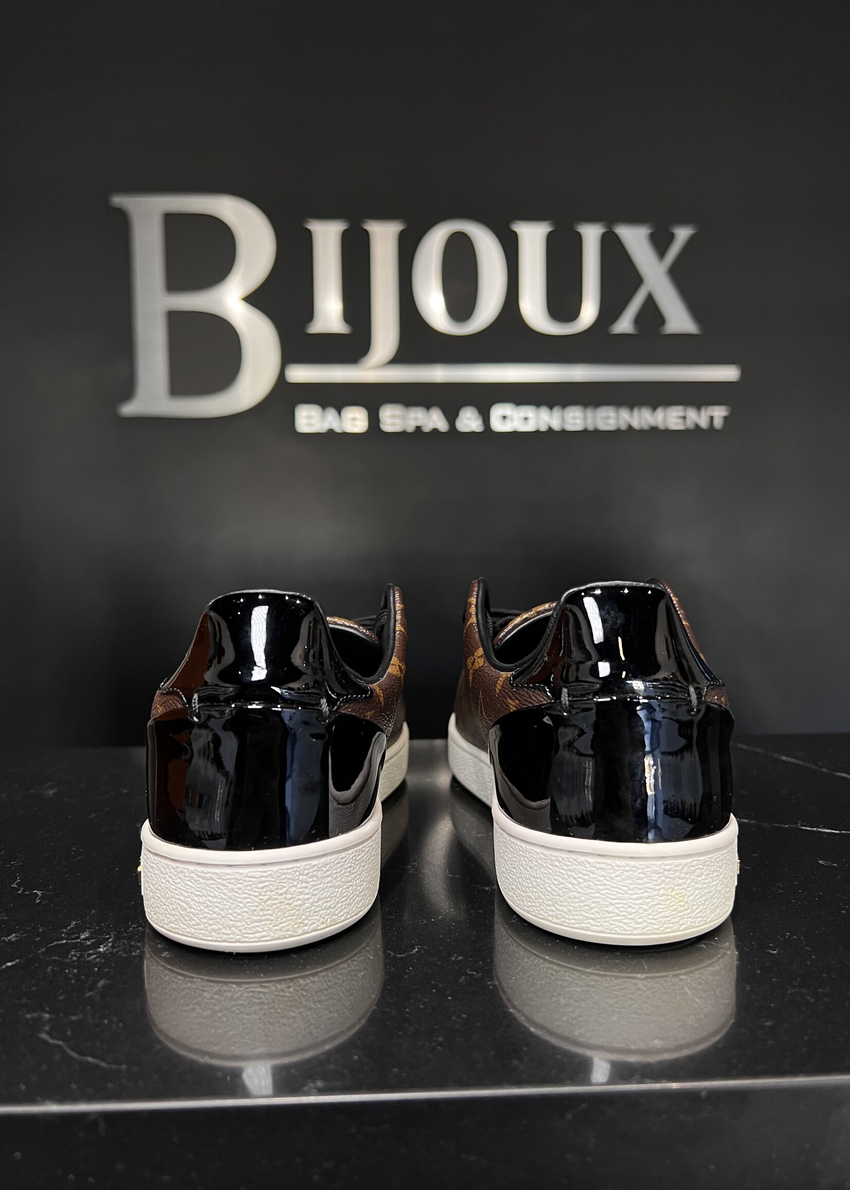 Louis Vuitton Louis Vuitton Front Row Sneakers - 38