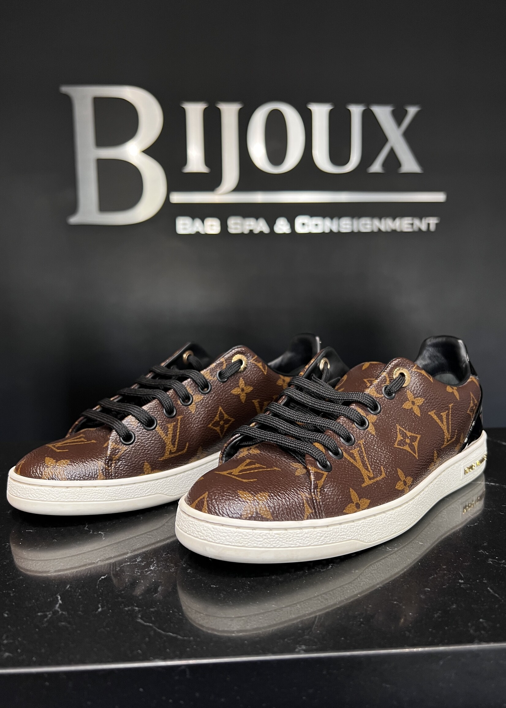 Louis Vuitton Louis Vuitton Front Row Sneakers - 38