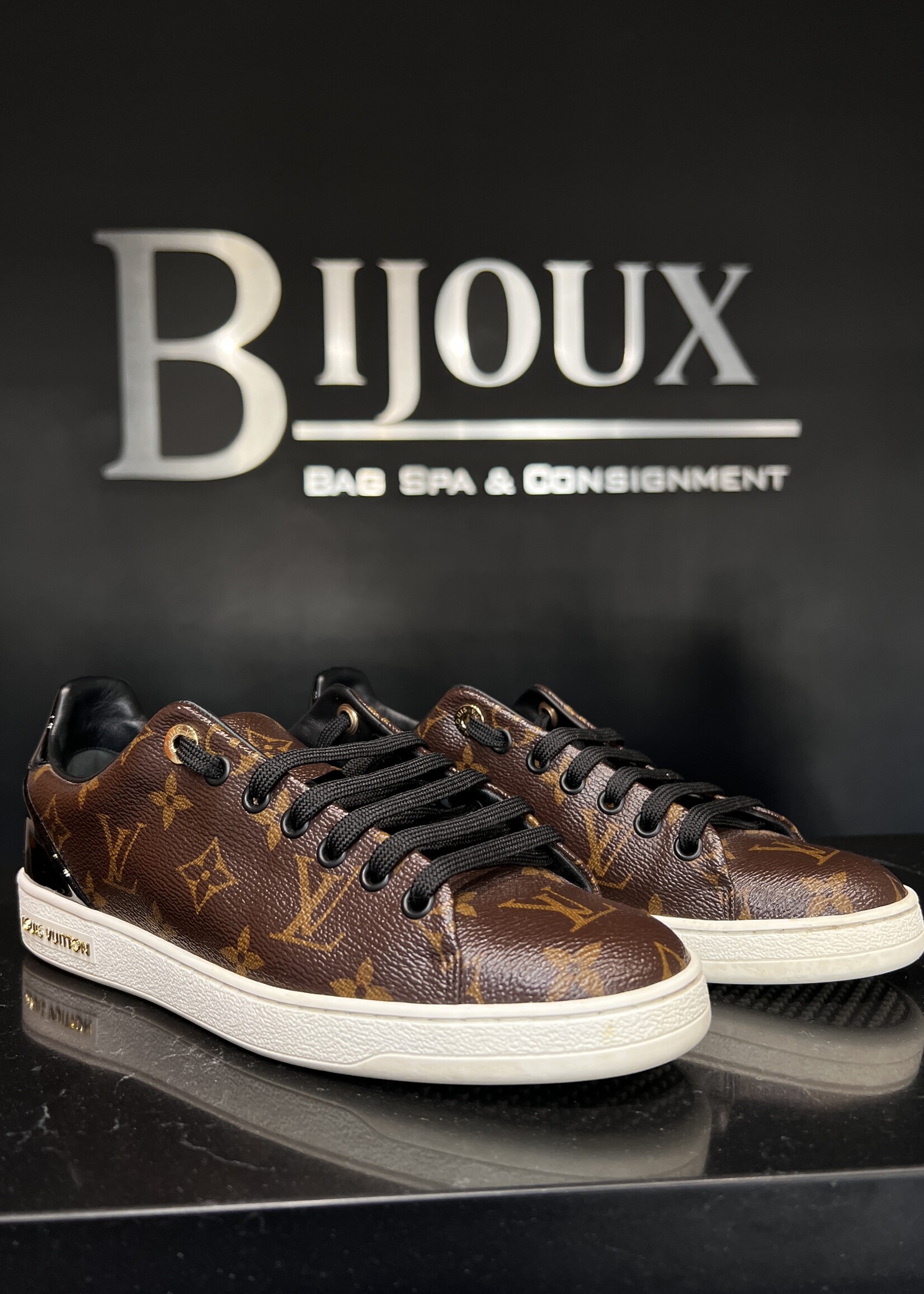 Louis Vuitton Louis Vuitton Front Row Sneakers - 38