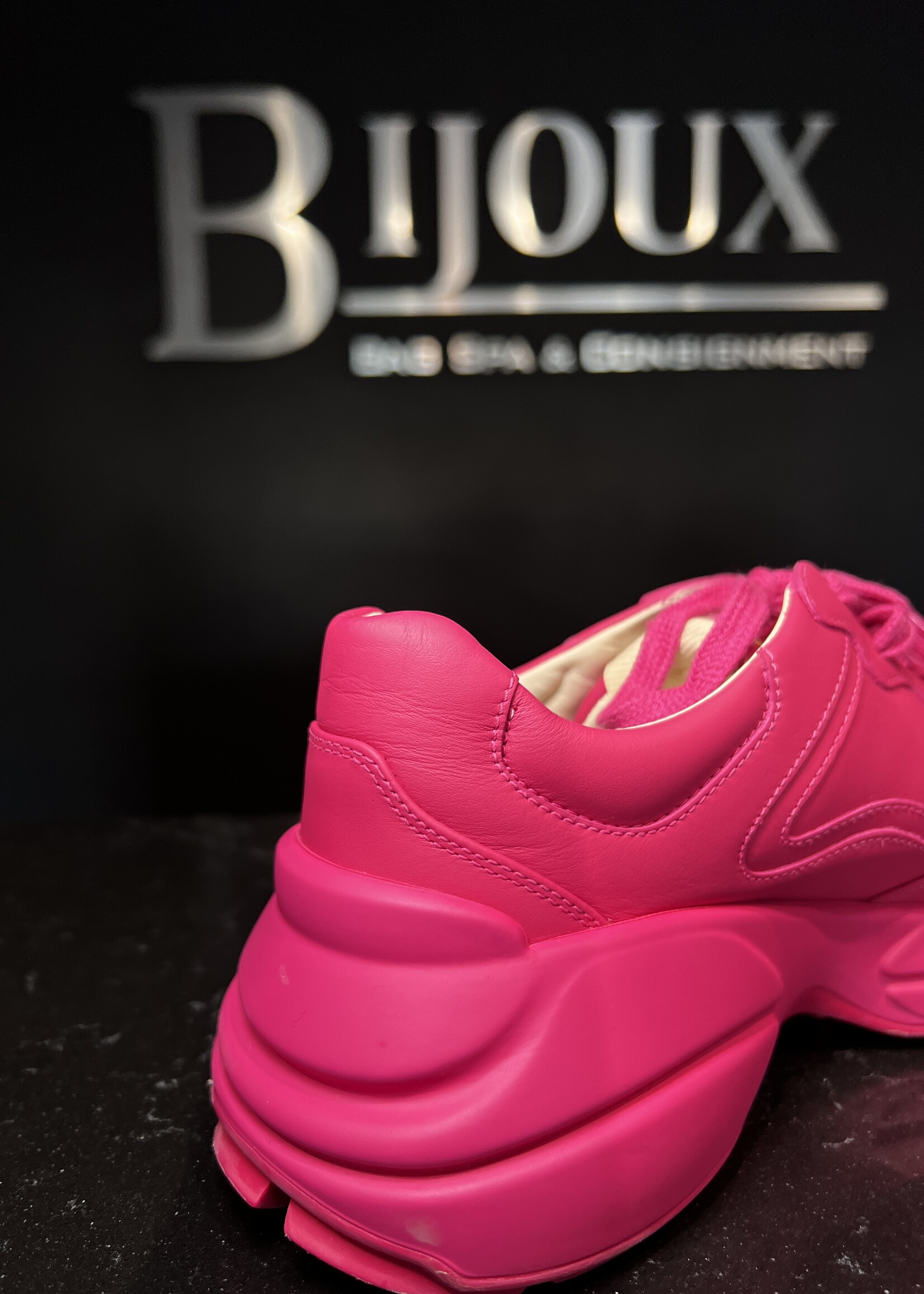 Gucci Gucci Pink Rhyton Sneakers - 37.5