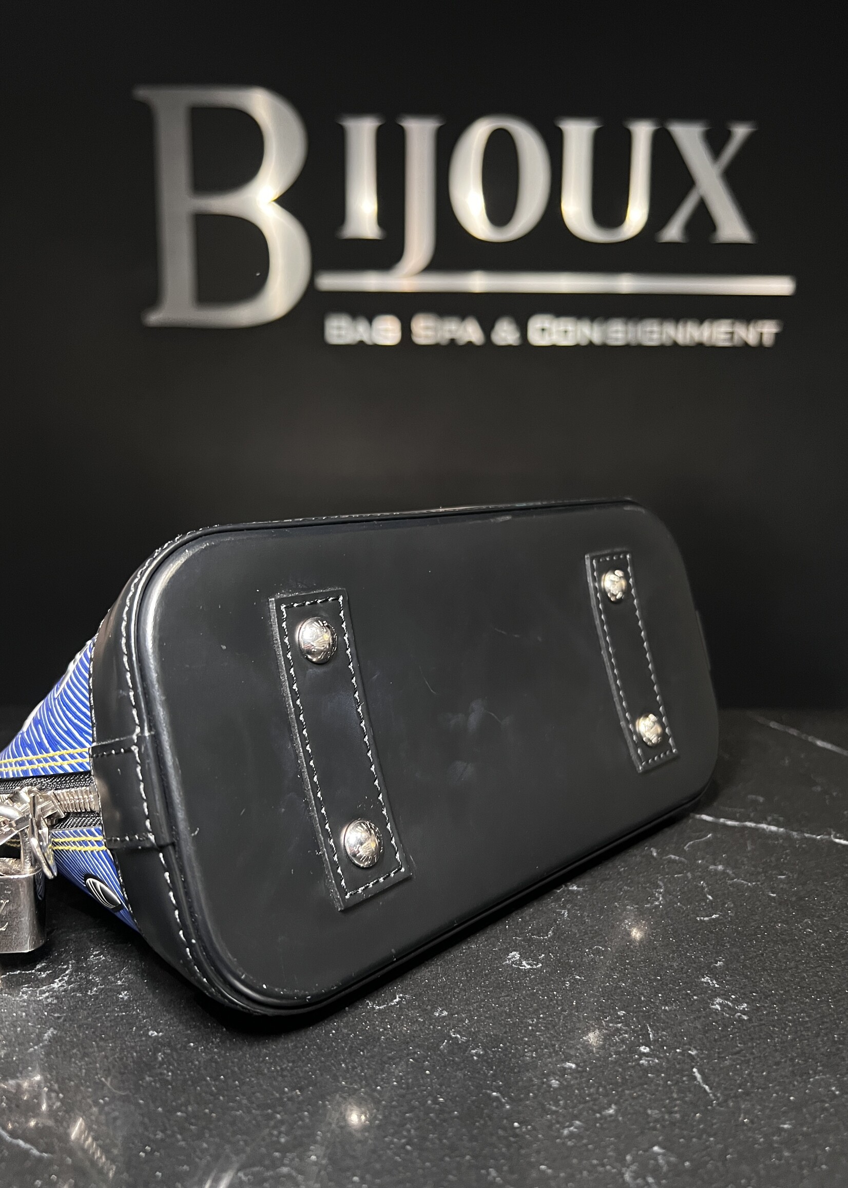 Louis Vuitton Louis Vuitton Epi Aztèque Alma BB