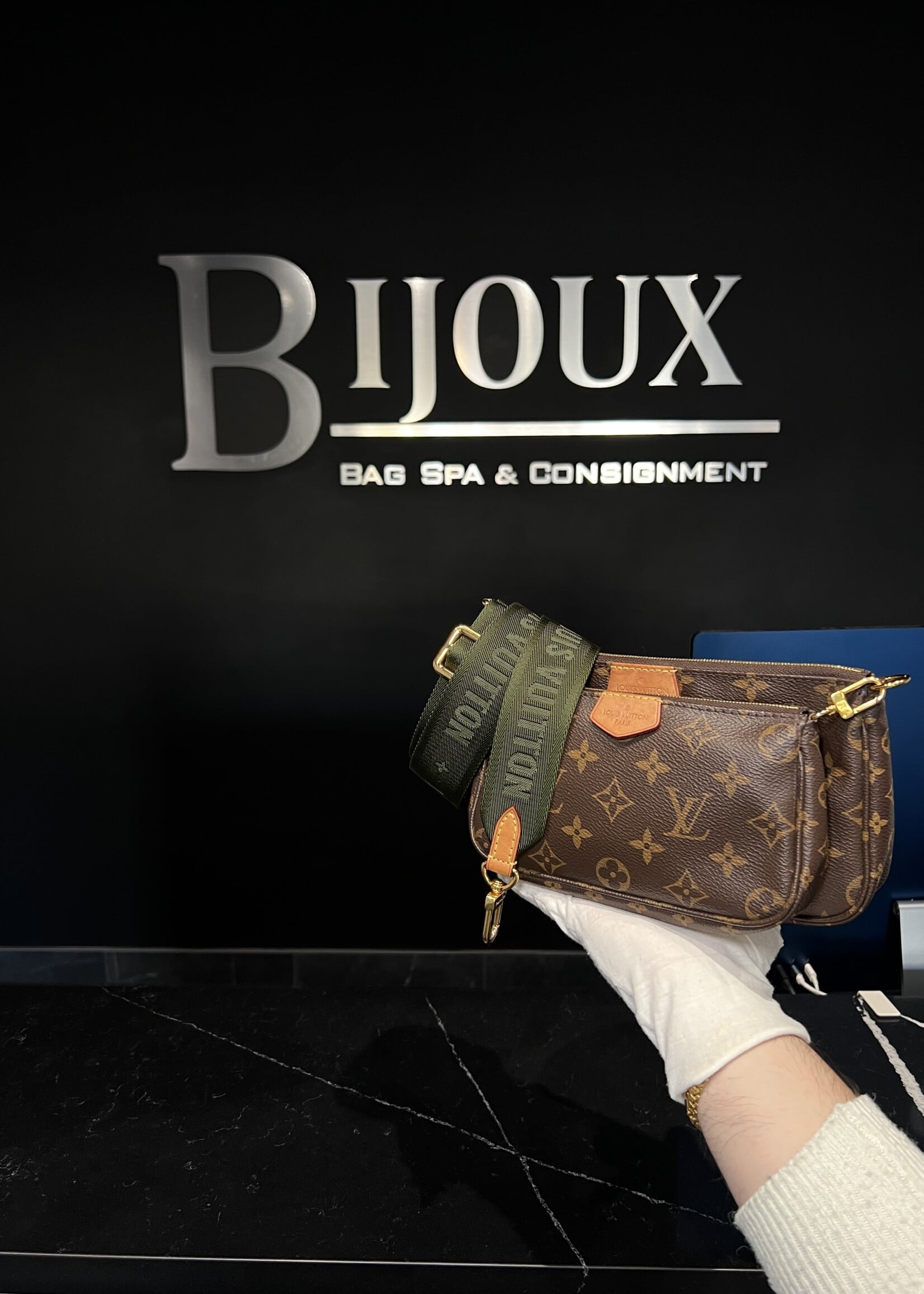 Louis Vuitton Louis Vuitton Monogram Multi Pochette