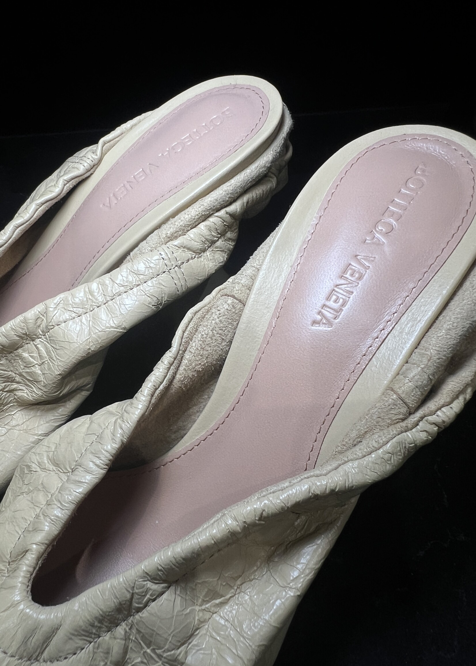Bottega Veneta Bottega Veneta Beige Crinkled Leather ‘Almond’ Heels -38