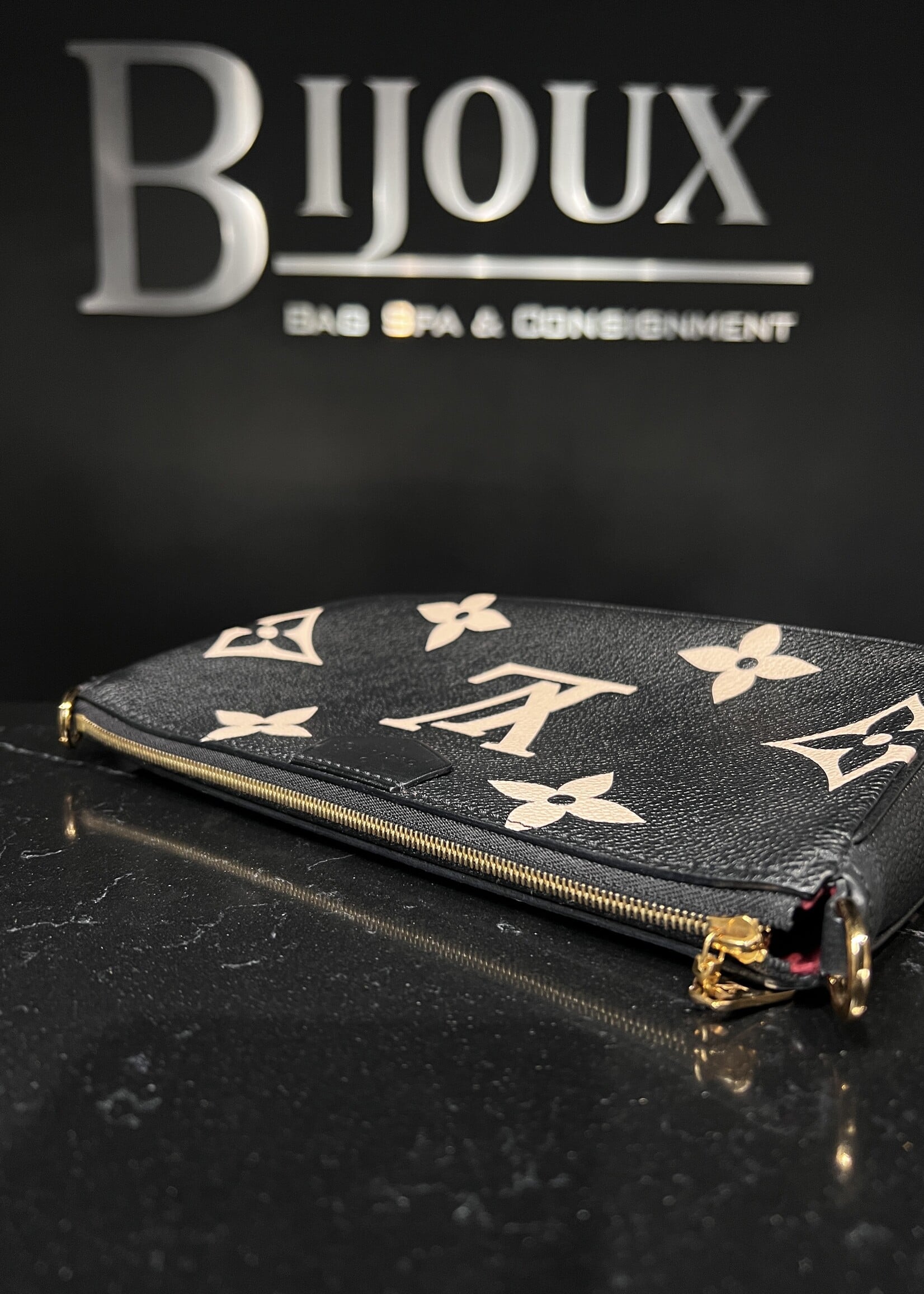 Louis Vuitton Louis Vuitton Empreinte Multi Pochette