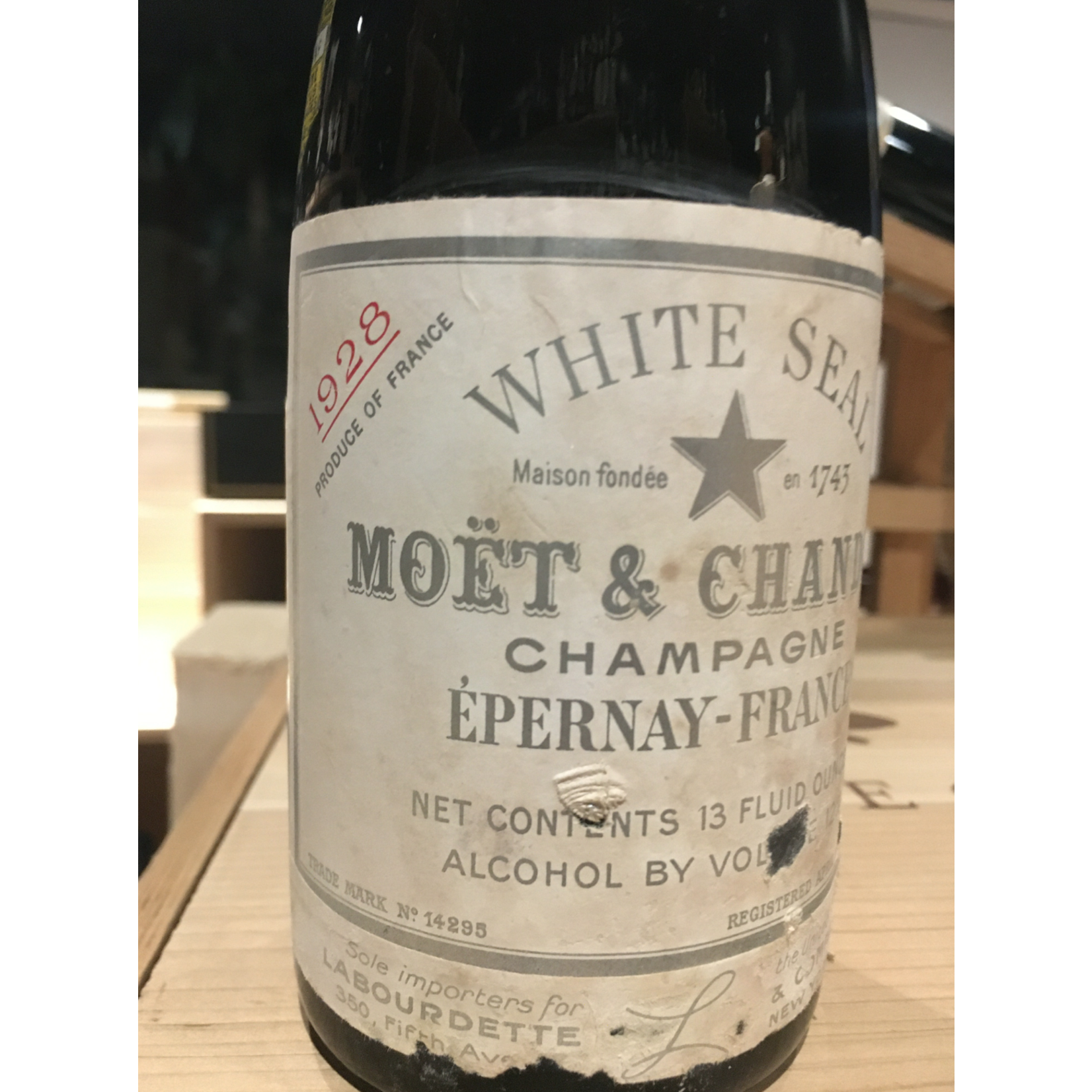 1928, Moet & Chandon White Seal Very Dry 13 Fluid Ounces, Champagne, Epernay, Champagne, France, 12% Alc, CTnr