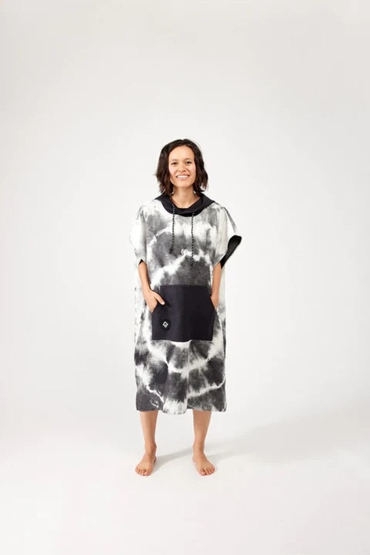 INSPORT fashion inc Nomadix Changing Poncho XS