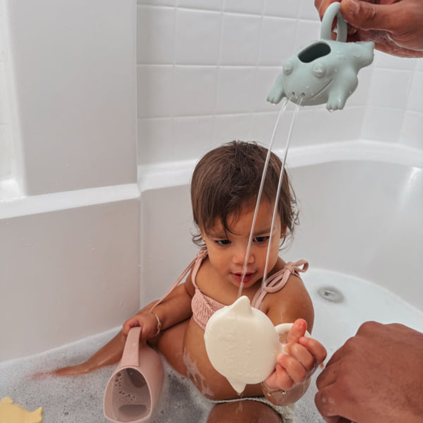 NOUKA NOUKA SCOOP & SPRINKLE WATER ANIMALS