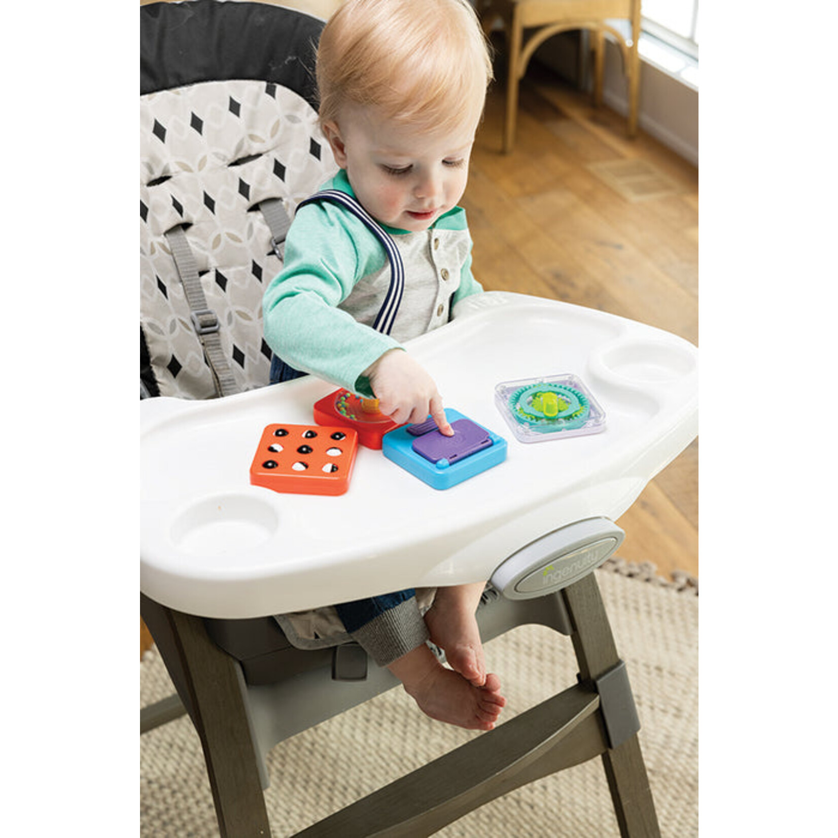 FAT BRAIN TOYS PLAYTAB ESSENTIALS - MODULAR ACTIVITY BOARD