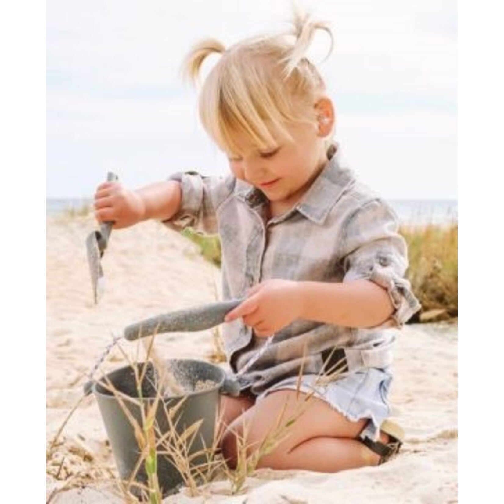 FUNKIT WORLD SCRUNCH BUCKET & SPADE WARM GREY