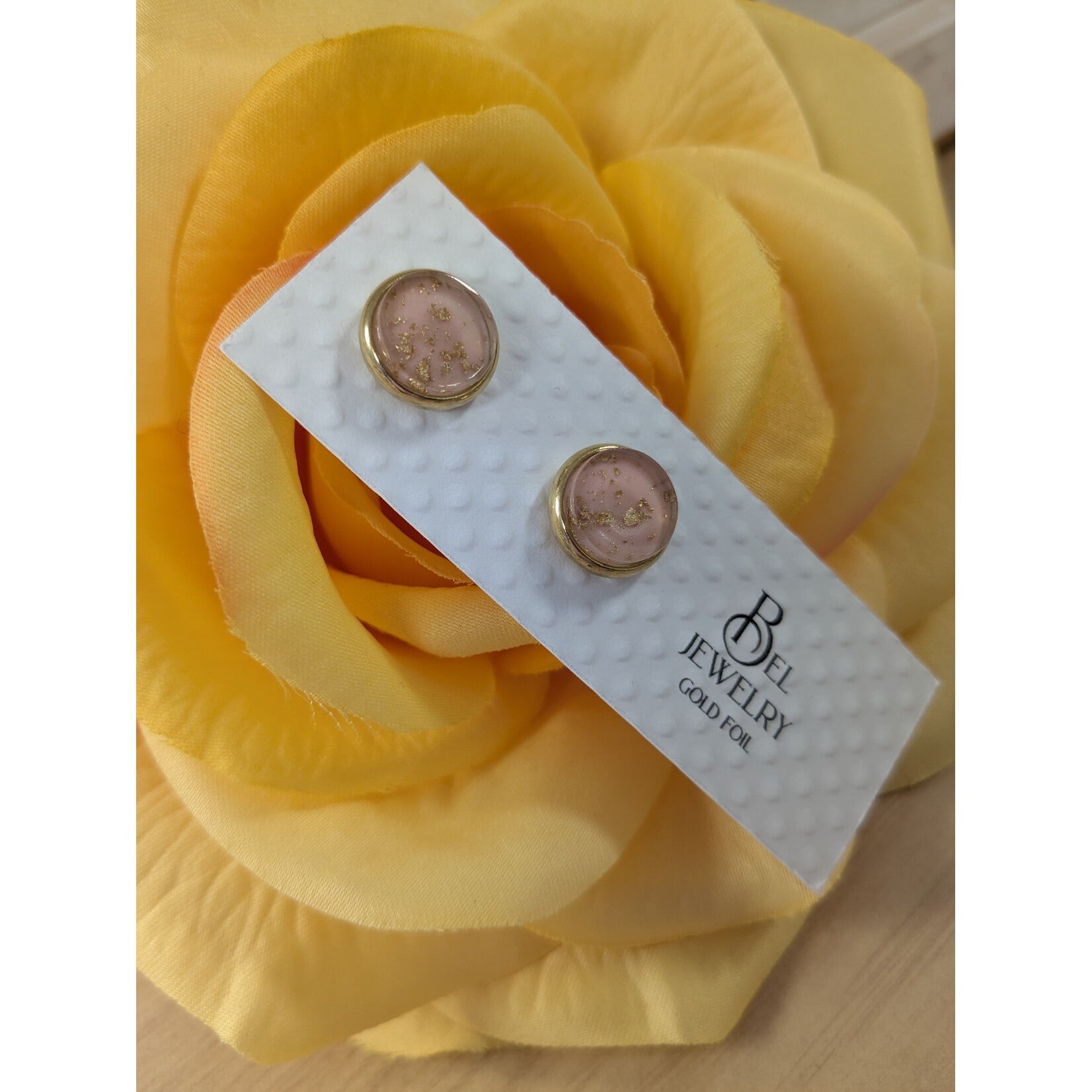 BEL JEWLERY BEL JEWELRY GOLD FOIL RESIN STUD IN GOLD