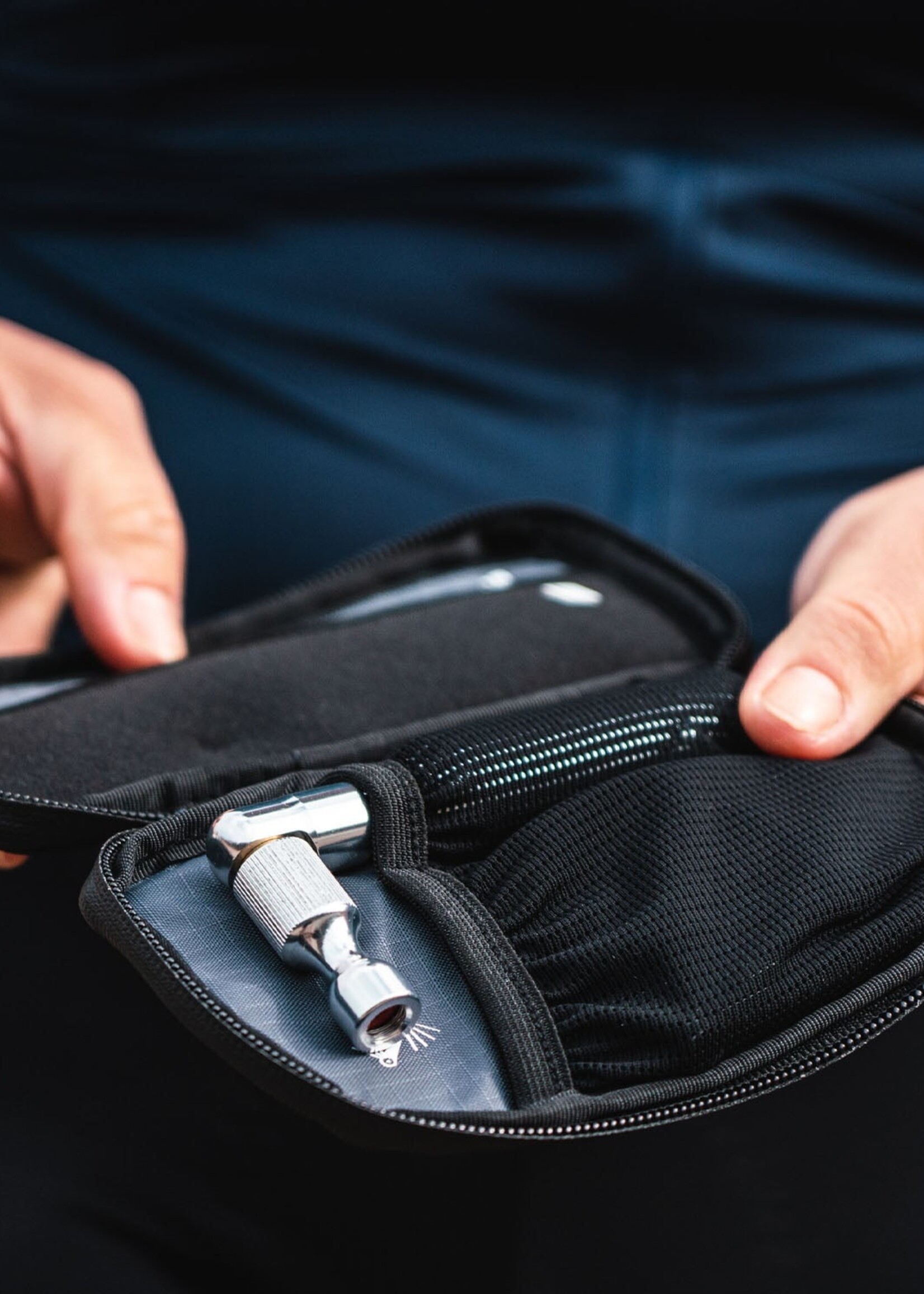 Lezyne CONTROL DRIVE CO2 WITH 16G CARTRIDGE