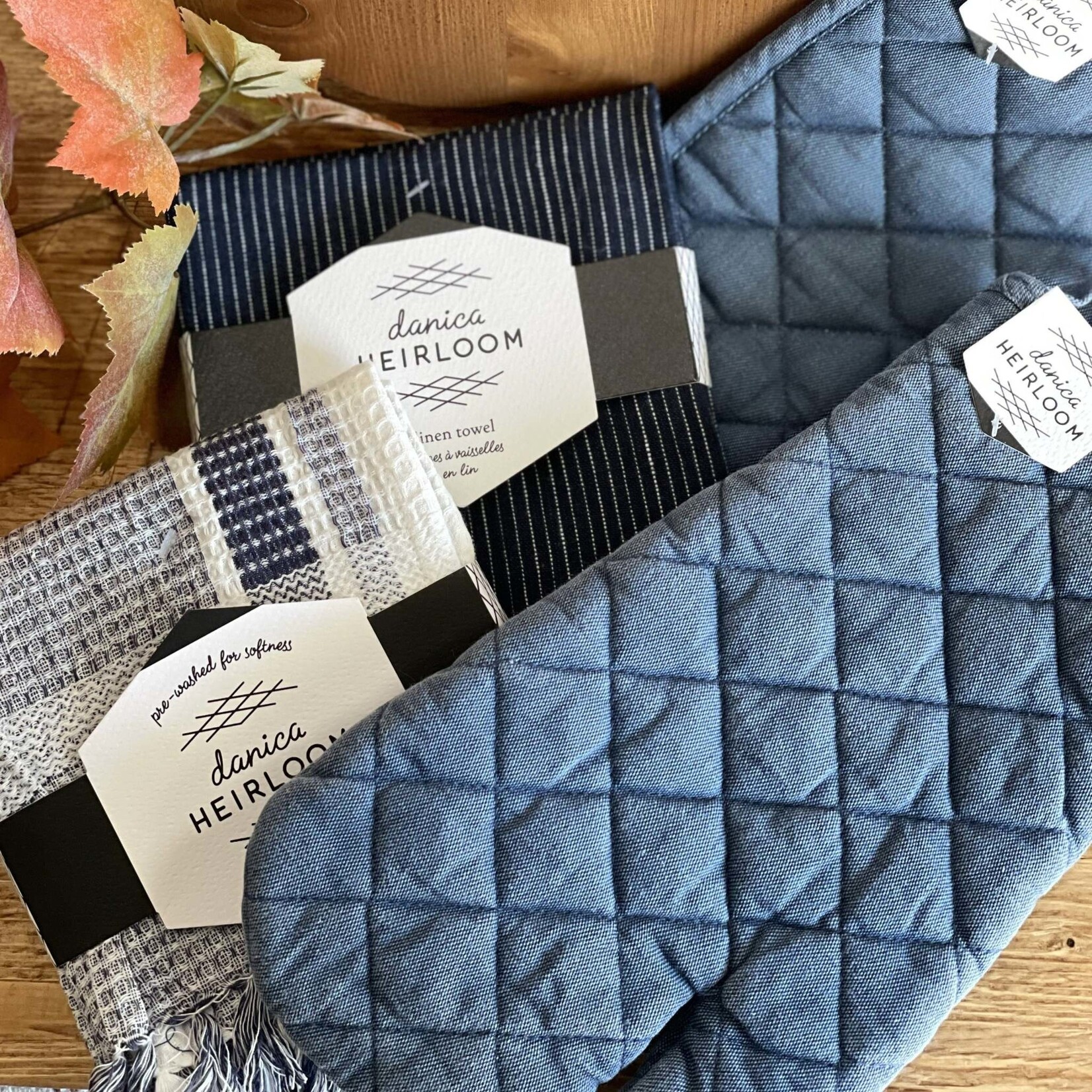 Now Designs Stonewash Heirloom Oven Mitt / Midnight