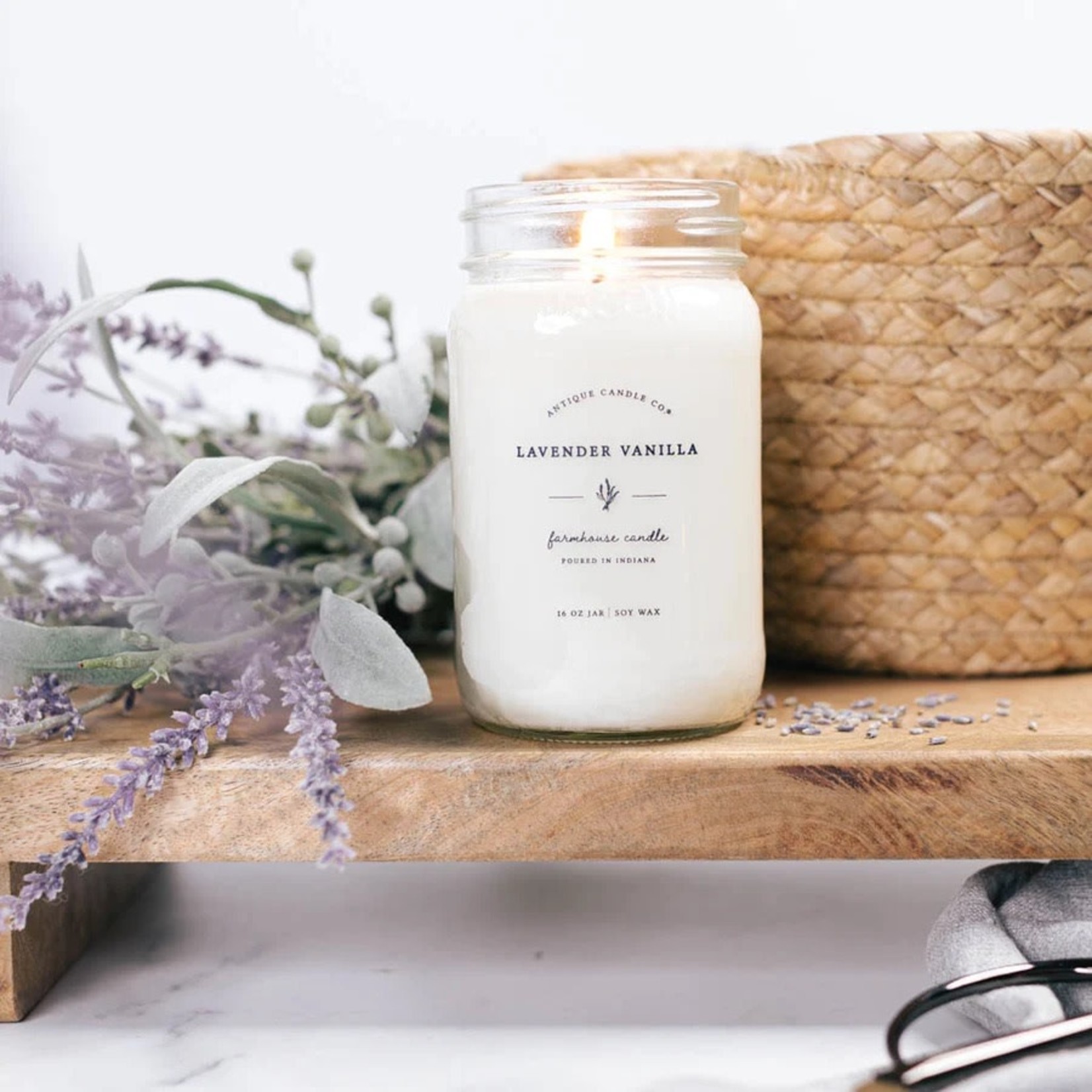 Antique Candle Co. Lavender Vanilla by Antique Candle Co. / 16 oz