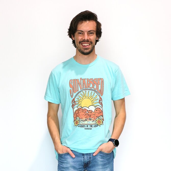 GREAT MOUNTAIN WEST Sunkissed Garden of the Gods CO T-Shirt